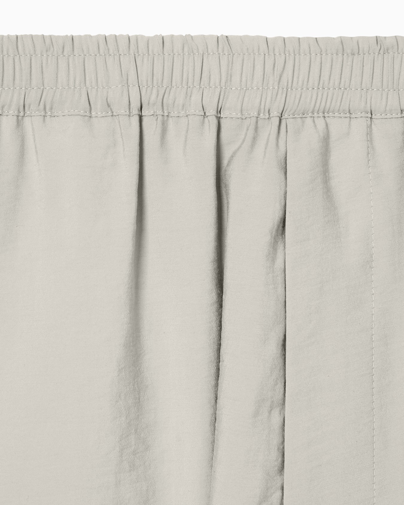 Icon peach-finish canvas Bermuda shorts Slide 4