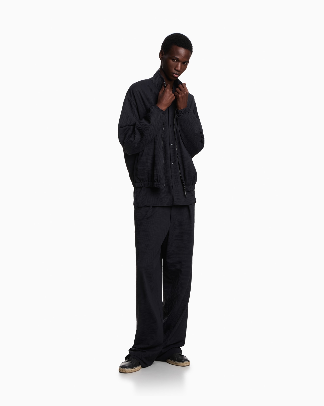 Icon technical seersucker trousers Slide 2