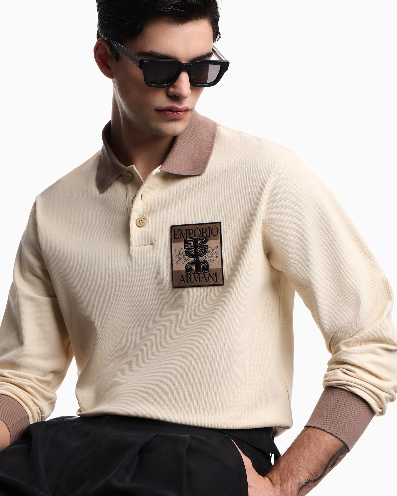 Piqué polo shirt with patch and tribal print Slide 4