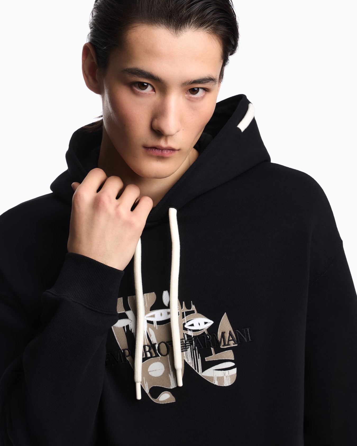 Twill jersey hoodie with tribal print スライドする 4