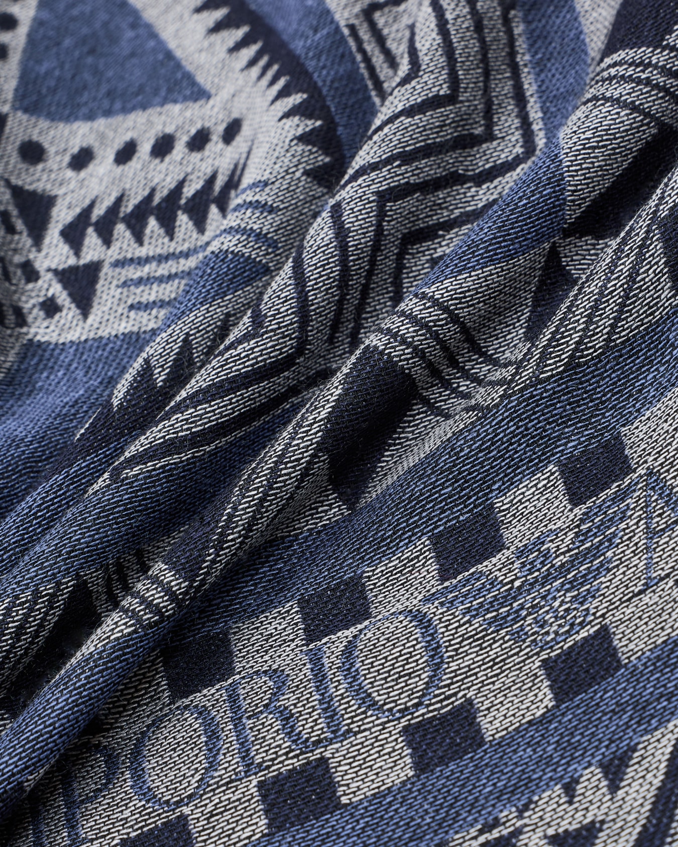 Stole in a Turkish patterned jacquard Slide 1