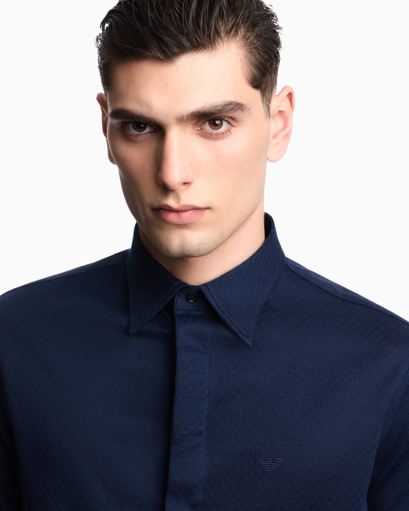 Short-sleeved, garment-dyed jersey shirt Slide 4