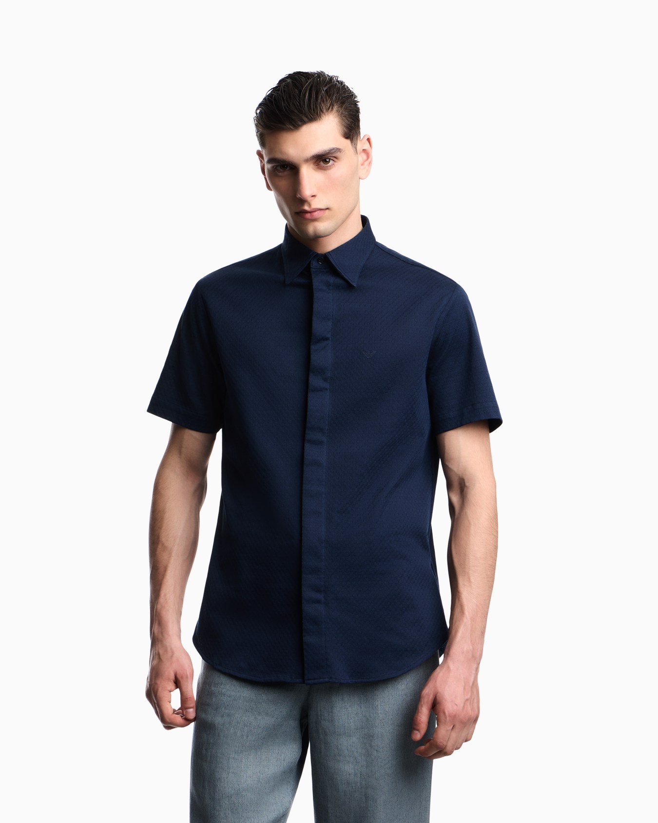 Short-sleeved, garment-dyed jersey shirt Slide 2