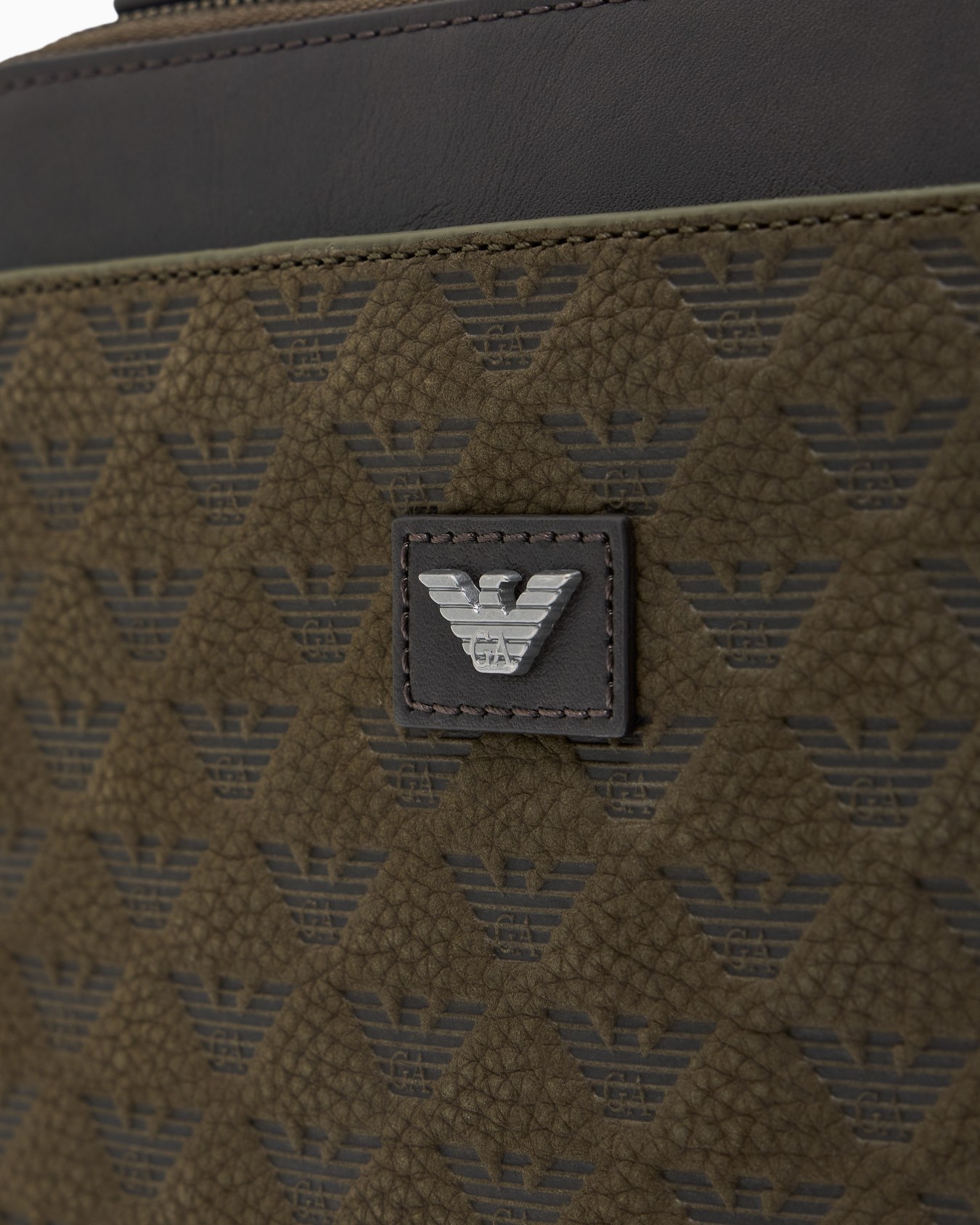 Crossbody camera bag in textured leather with a zip closure Slide 5