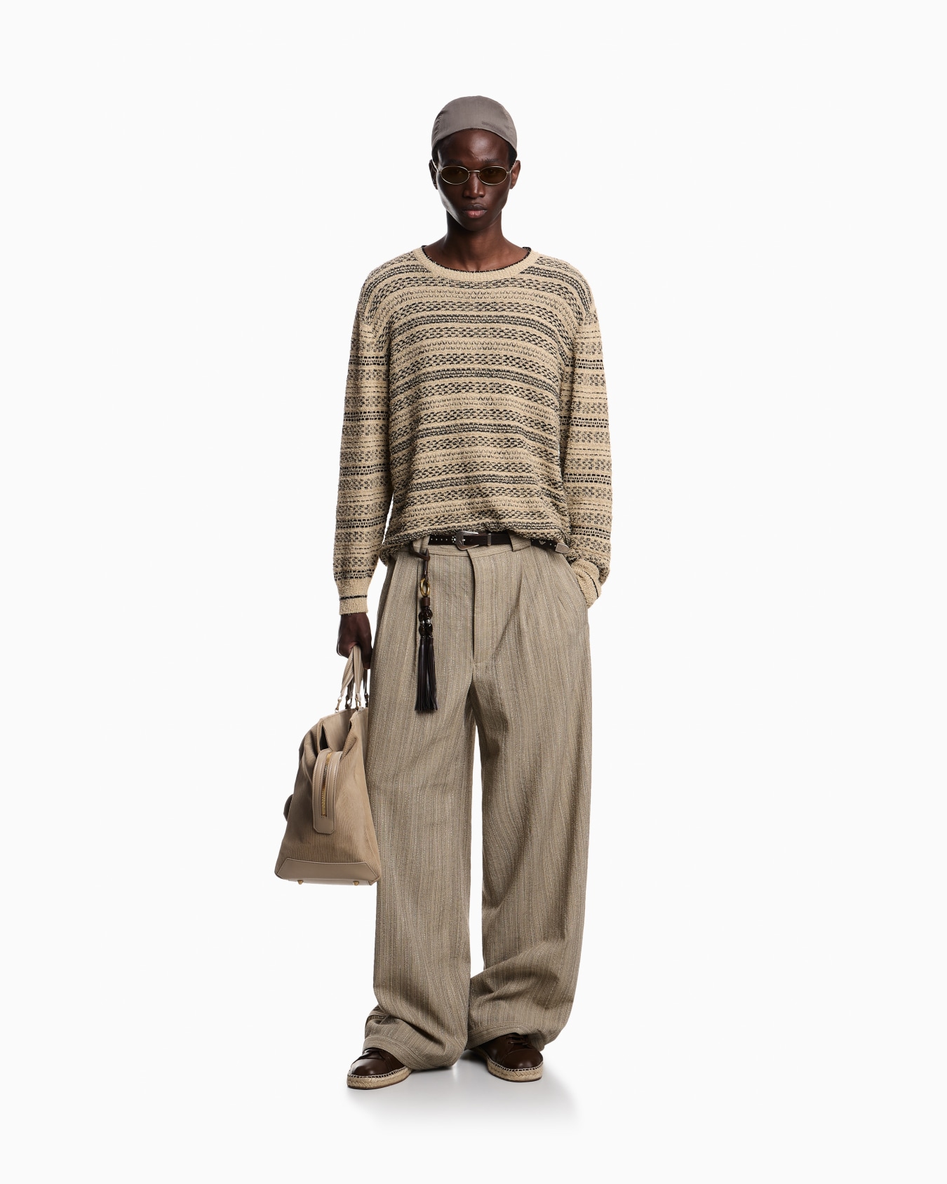 Crewneck sweater with knitted weaves Slide 2