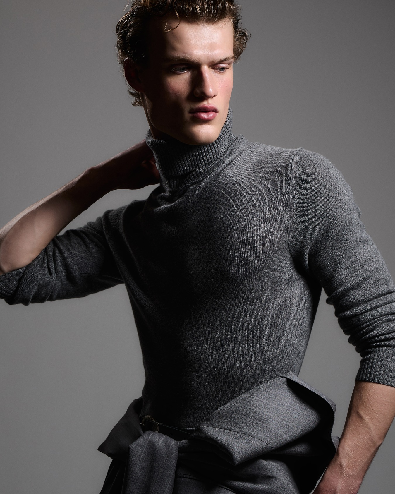 Plain-knit pure cashmere rollneck jumper Slide 5