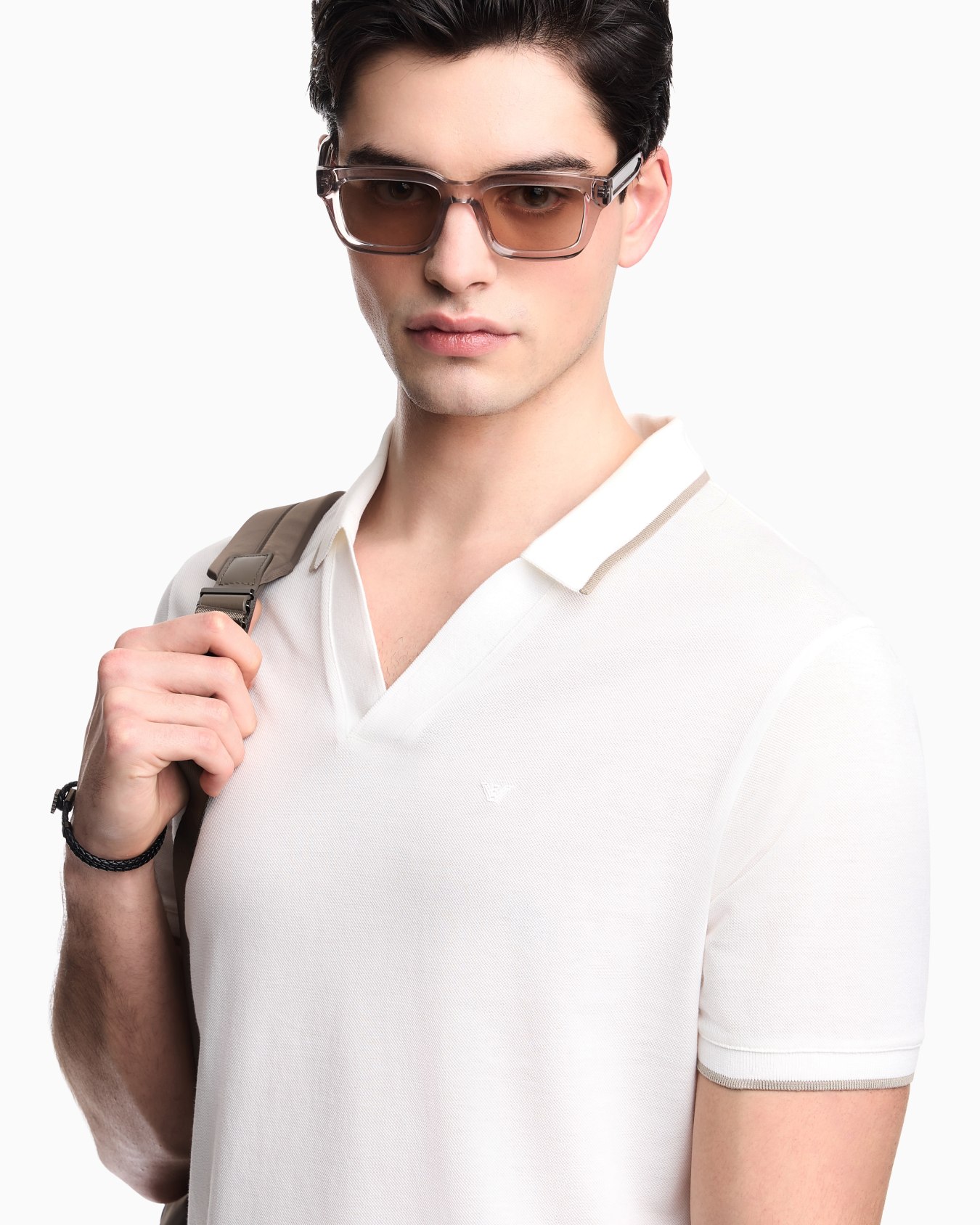 V-neck polo shirt in piqué Slide 4