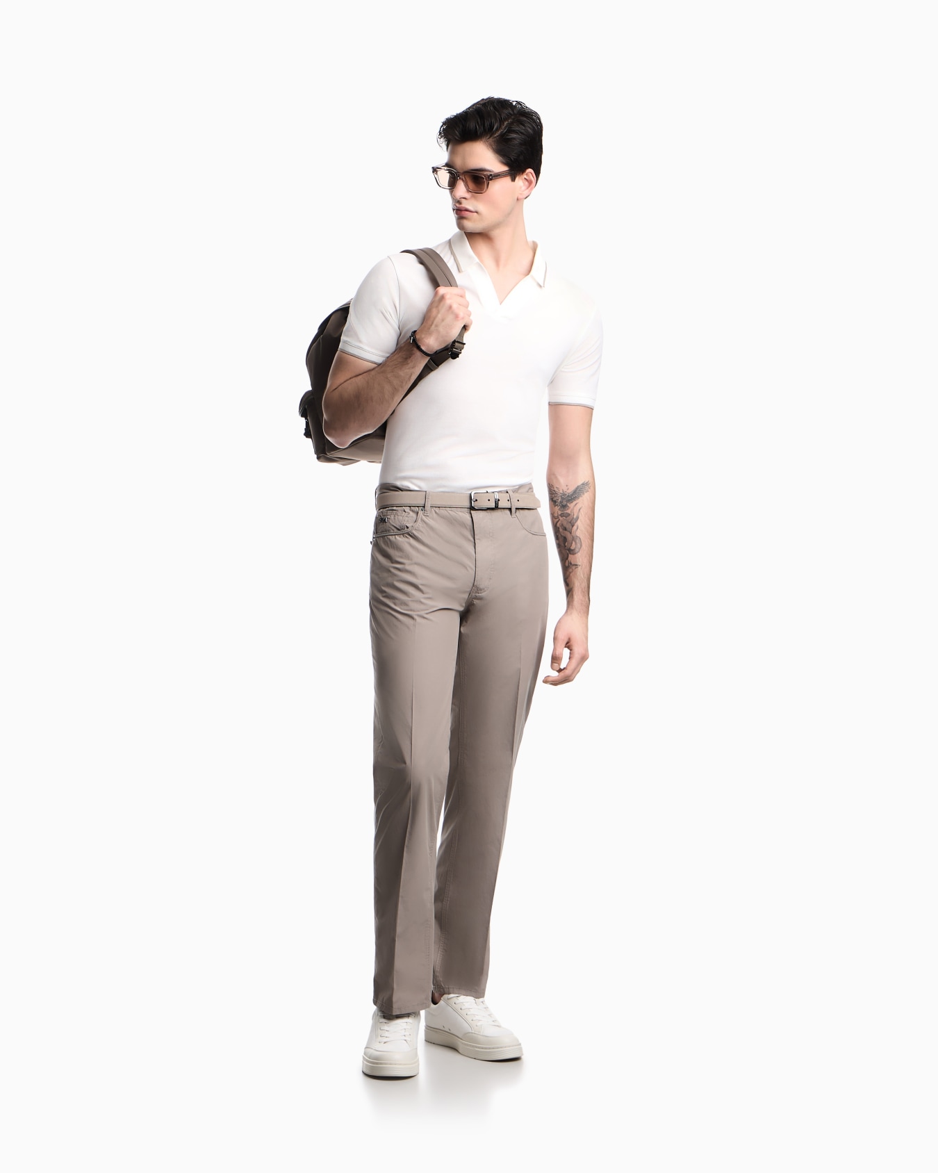 V-neck polo shirt in piqué Slide 1
