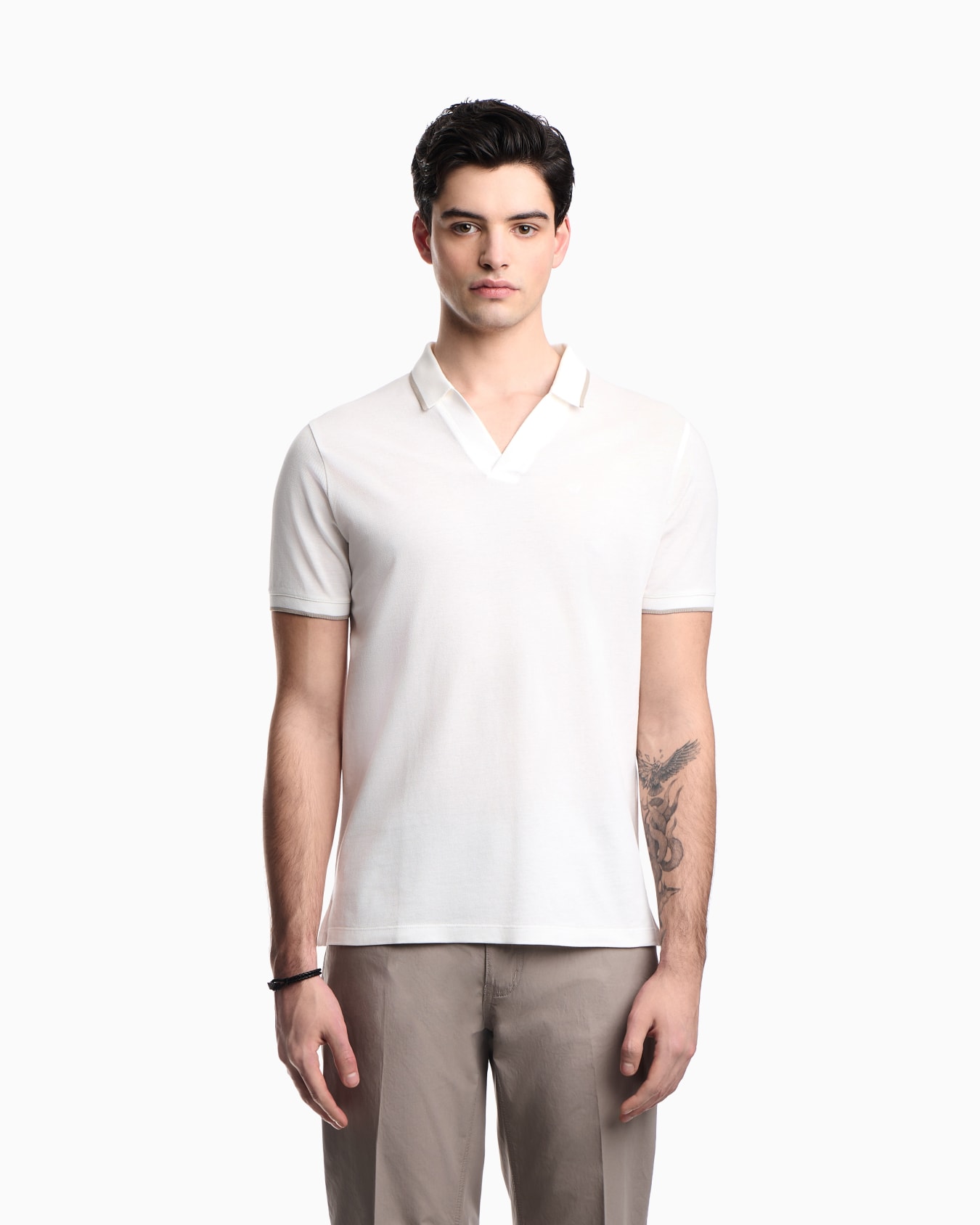 V-neck polo shirt in piqué Slide 3