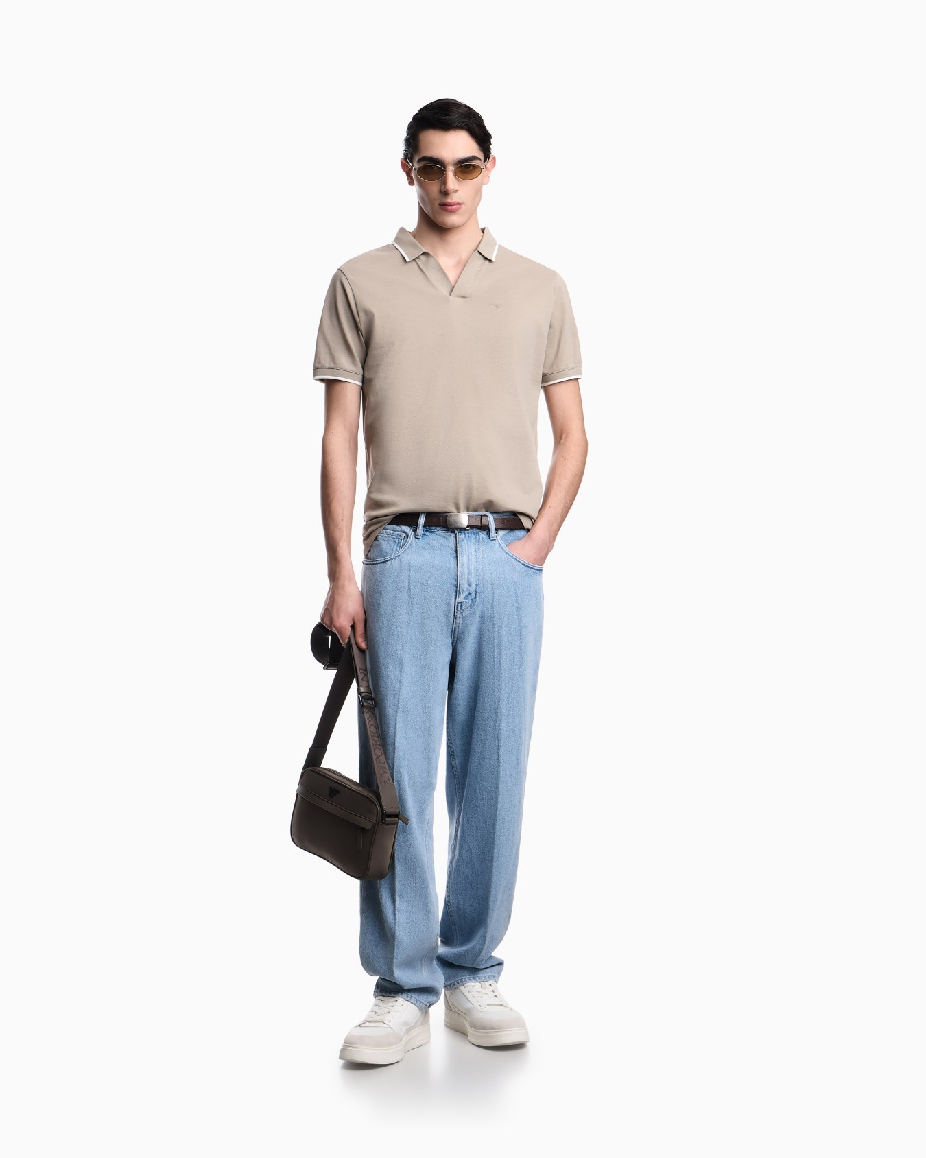 V-neck piqué polo shirt Slide 1