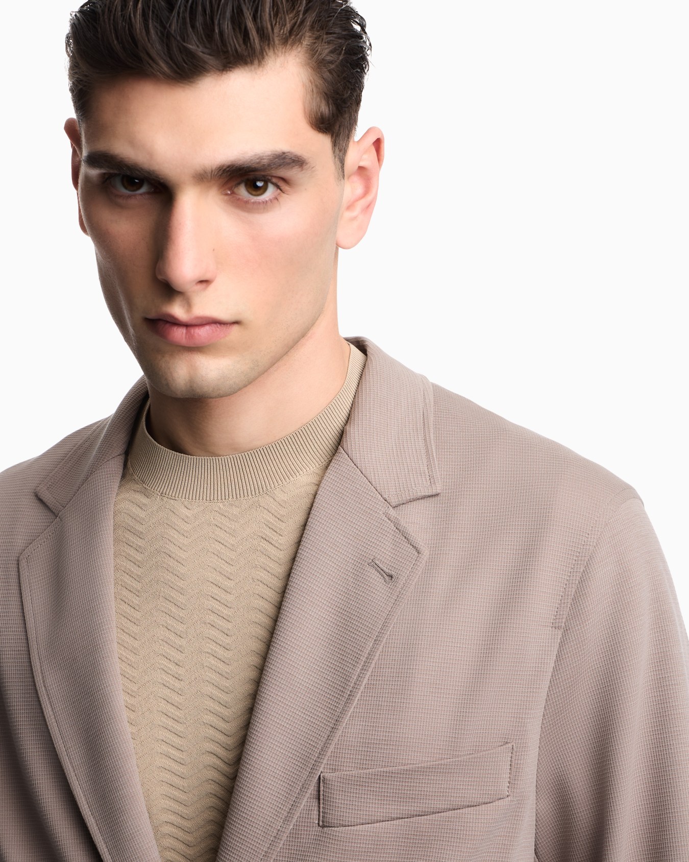 Single-breasted jacket in waffle-effect armure fabric Slide 4