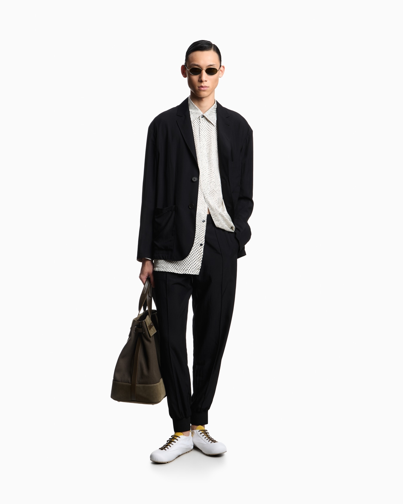 Nylon trousers with front ribs スライドする 2