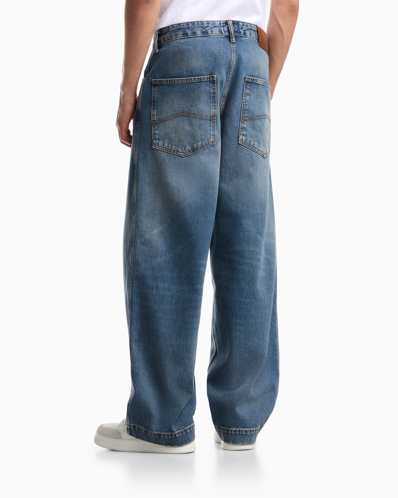 Jean J90 coupe ample en denim Armani Jeans Diapositive 3