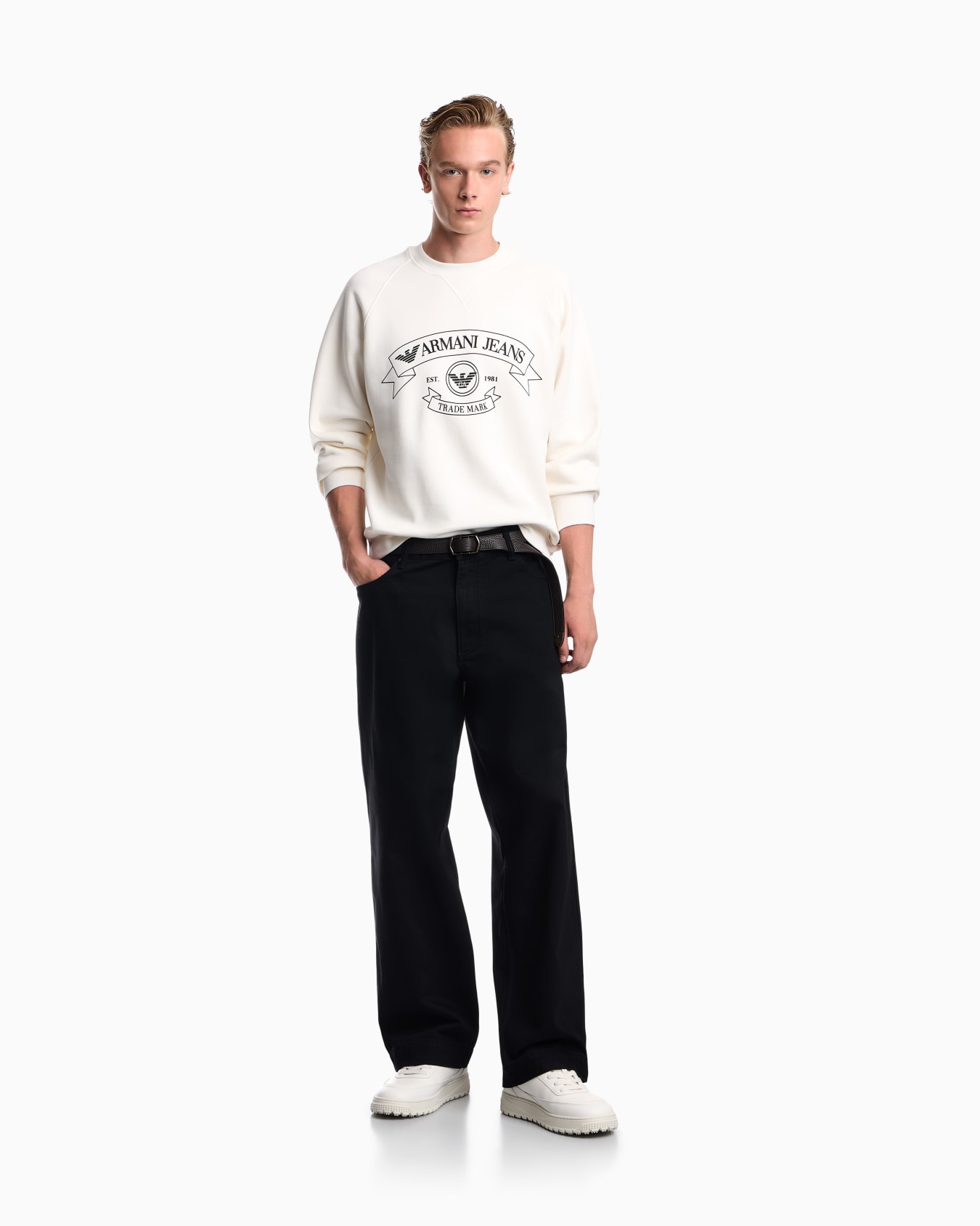 Wide-leg five-pocket jeans in light enzyme wash denim Slide 1