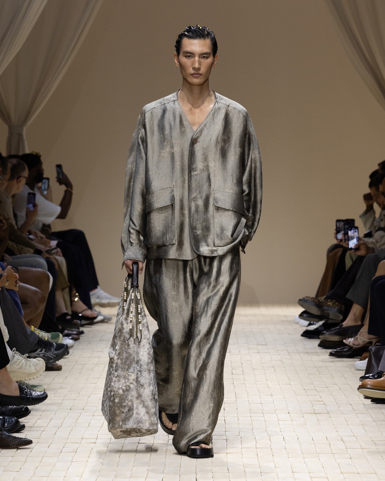 Palazzo trousers in fluid jacquard fabric Slide 3