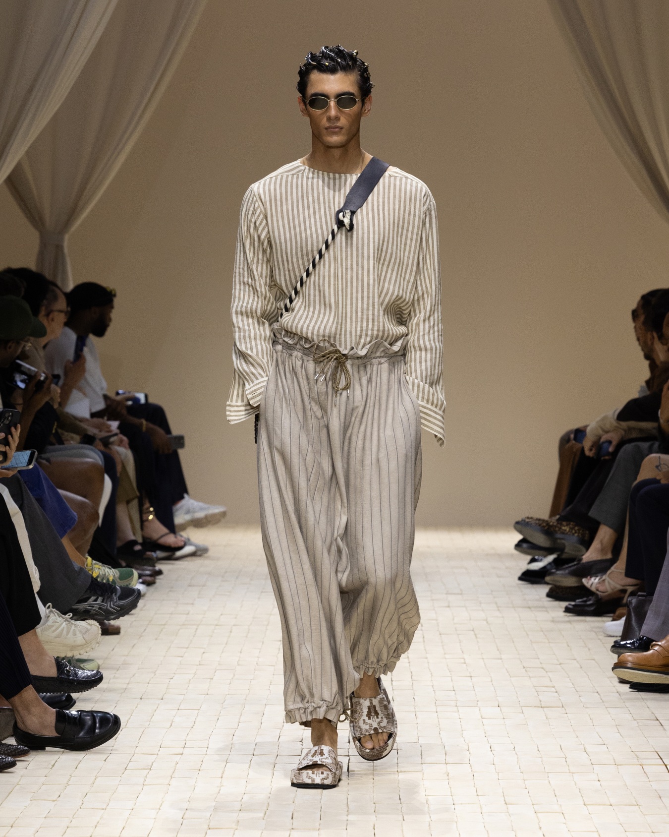 Pantaloni jodhpur in tessuto canneté tinto a freddo Slide 1