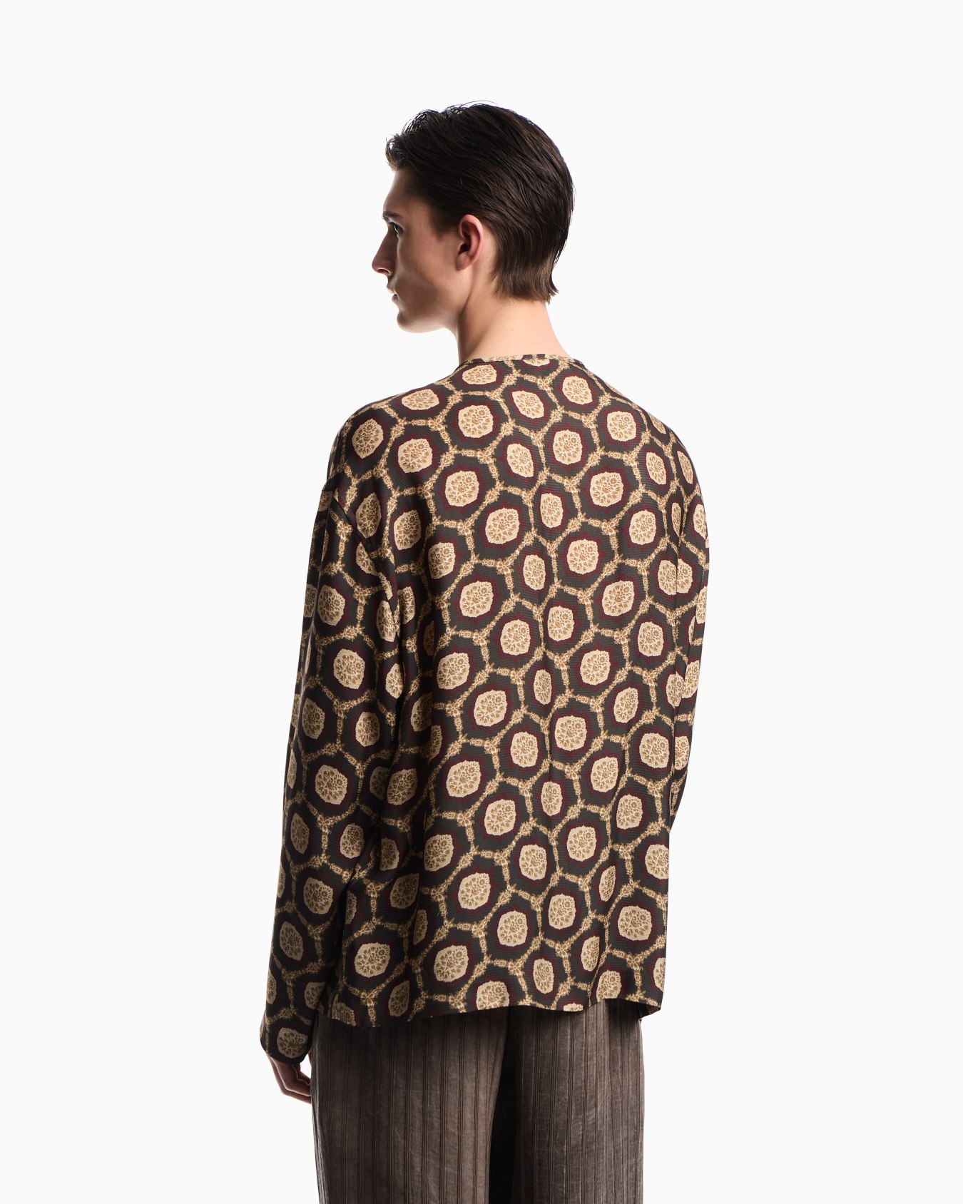 Silk shirt jacket with all-over print Slide 3