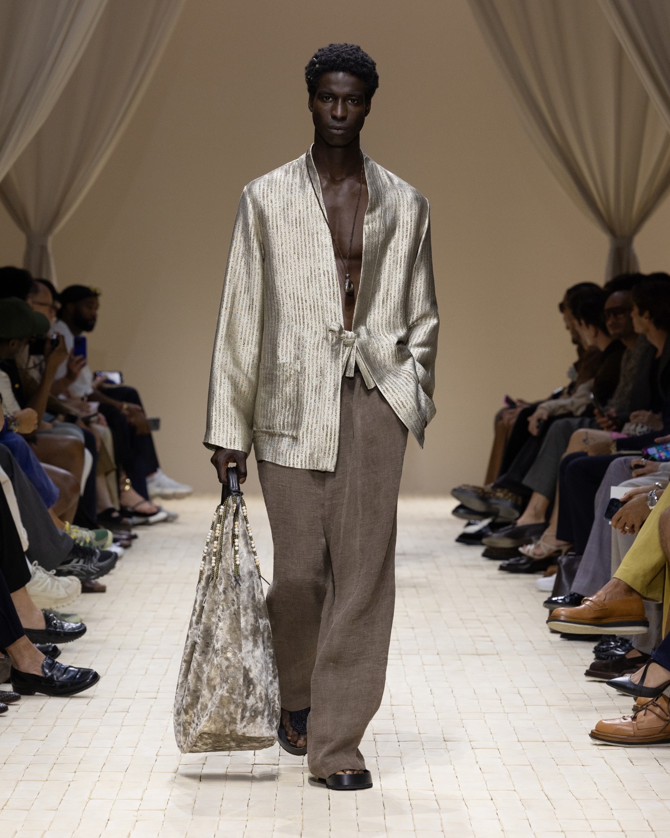 Kimono jacket in fluid jacquard fabric Slide 1