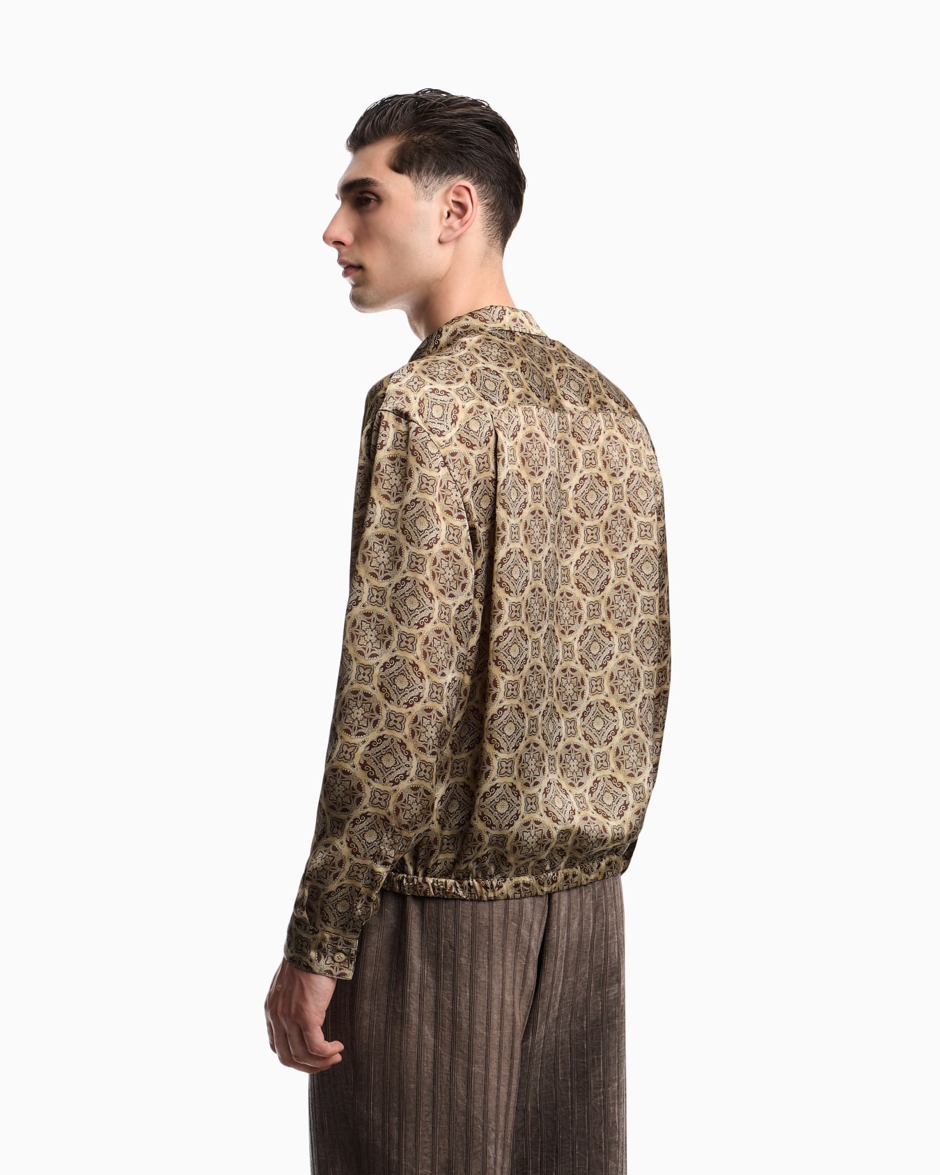 Double-breasted satin shirt with all-over print Slide 3