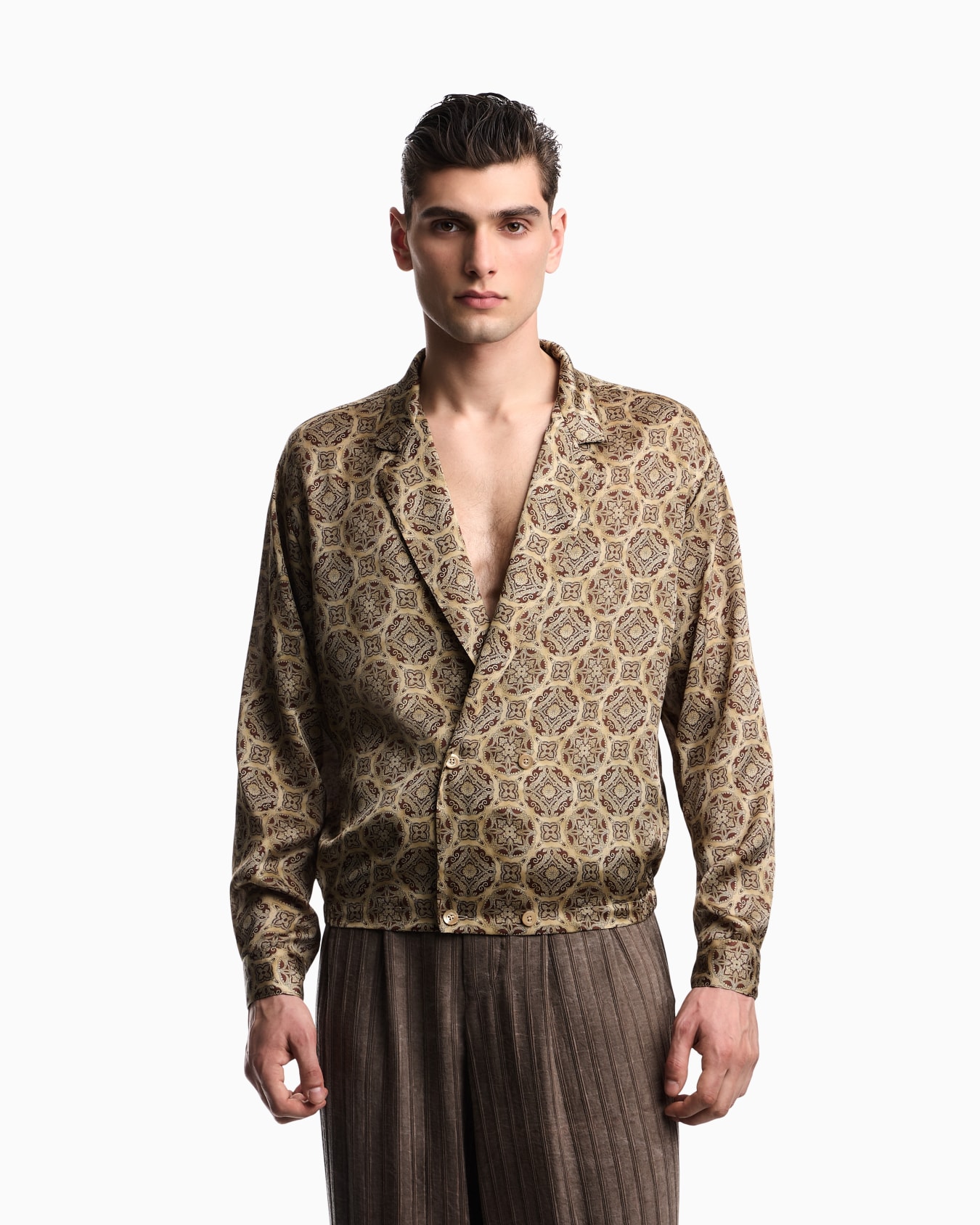 Double-breasted satin shirt with all-over print Slide 2