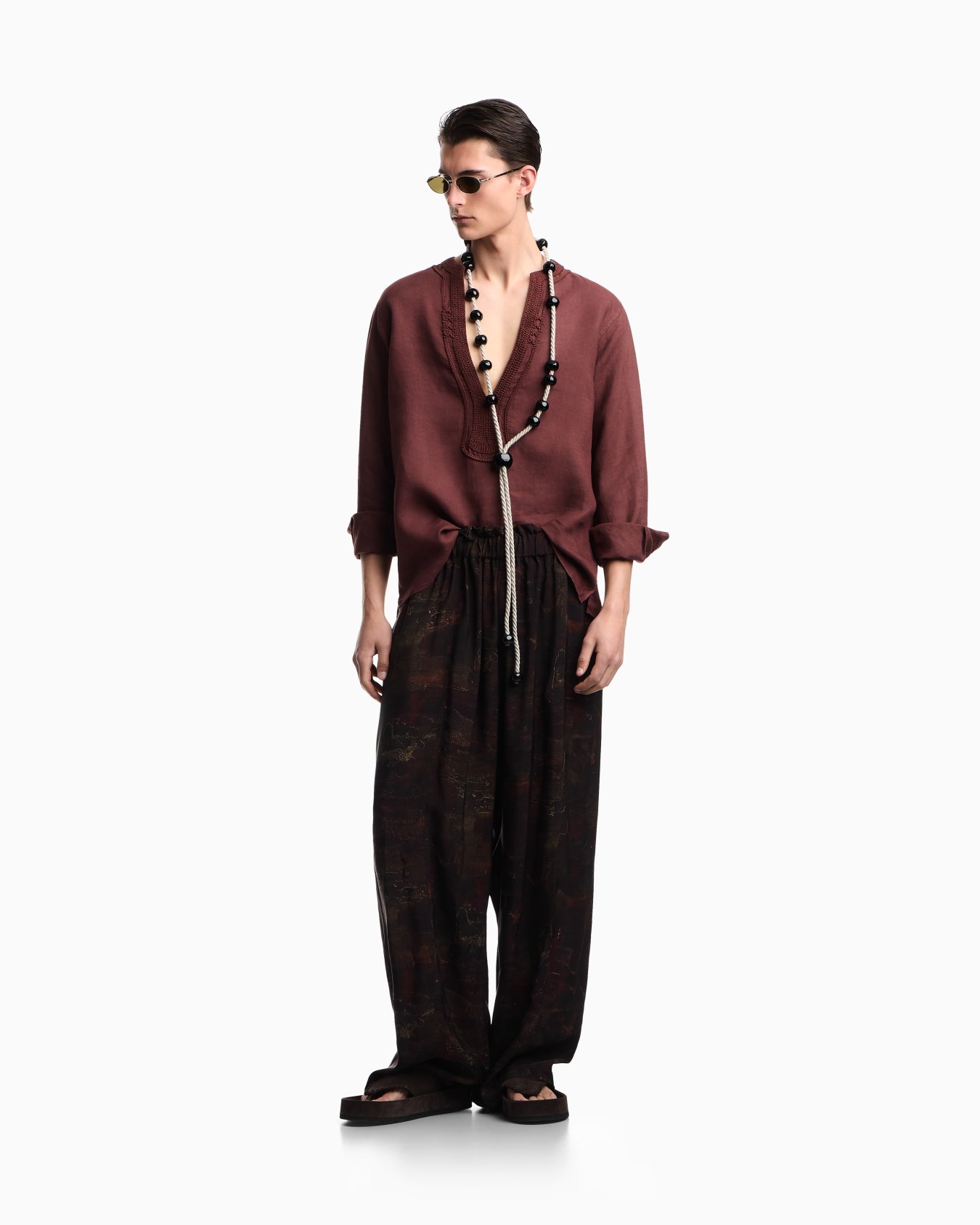 Garment-dyed linen V-neck shirt with trim Slide 1