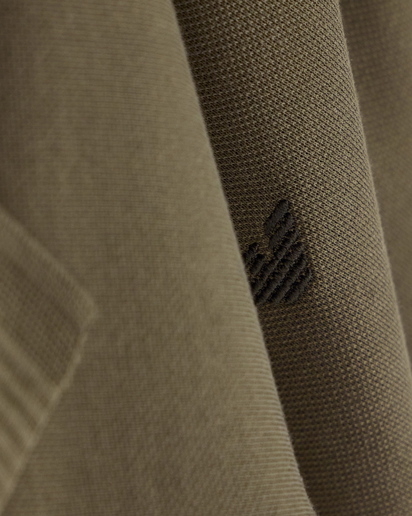 Polo shirt in piqué with partial zip Slide 4