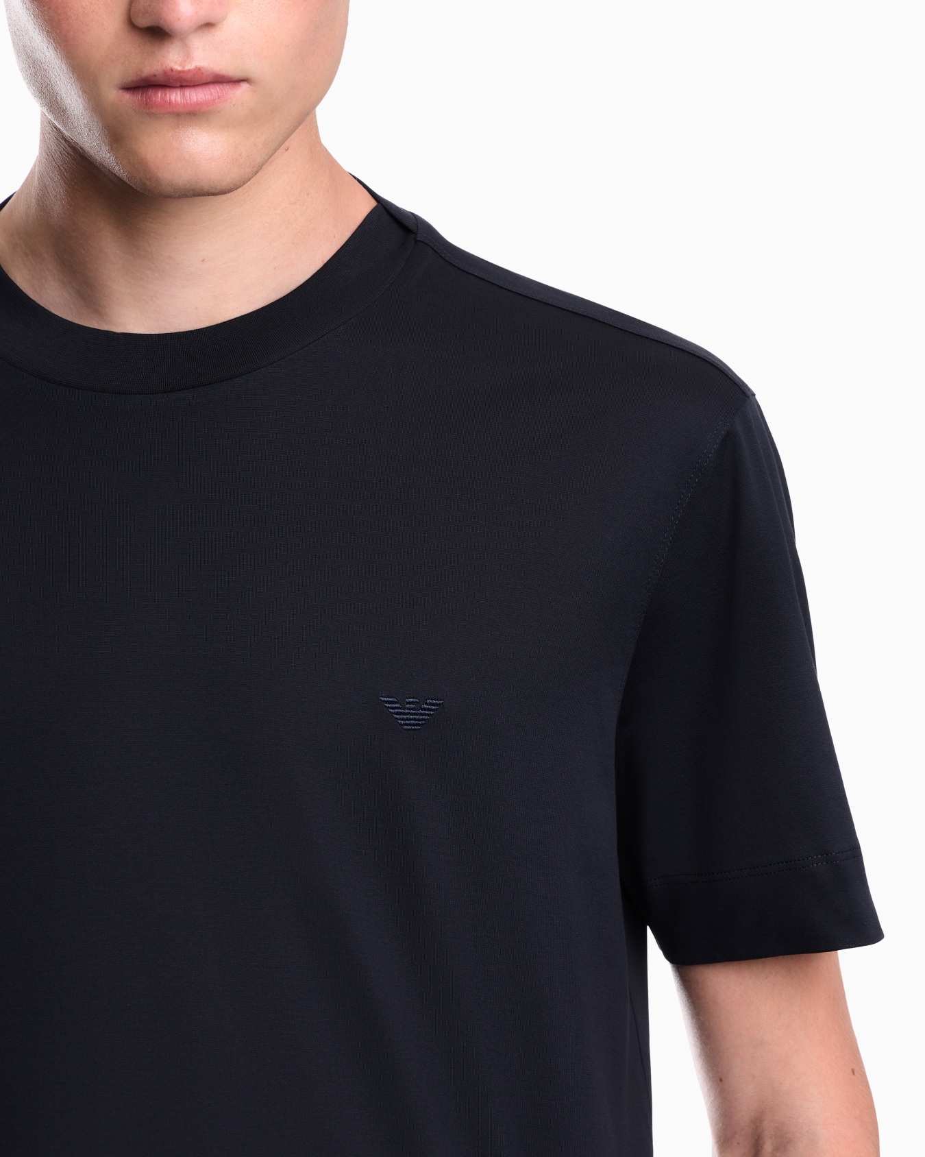 Jersey T-shirt with micro eagle embroidery Slide 6