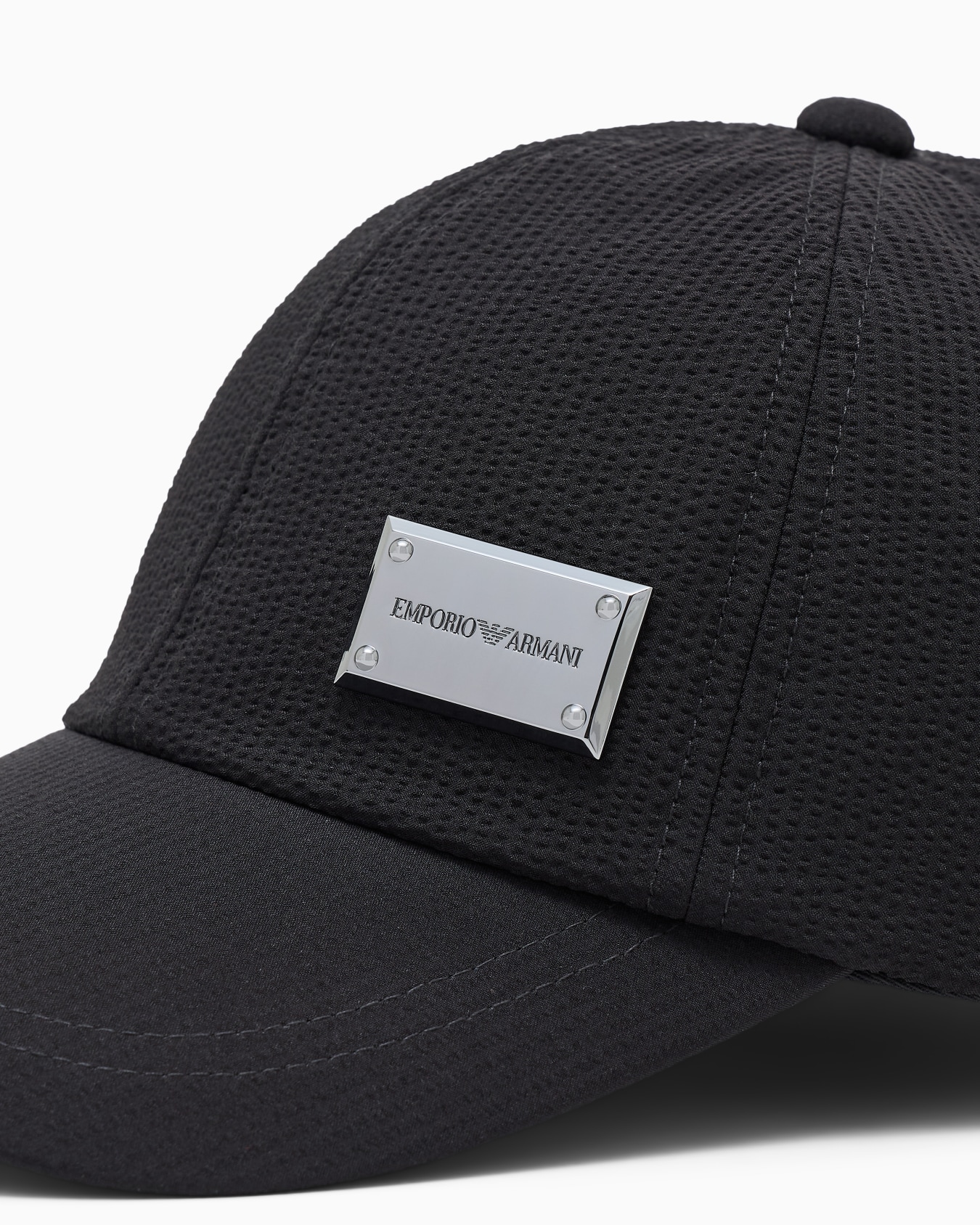 Baseball hat in seersucker with a metallic logo plaque Slide 2