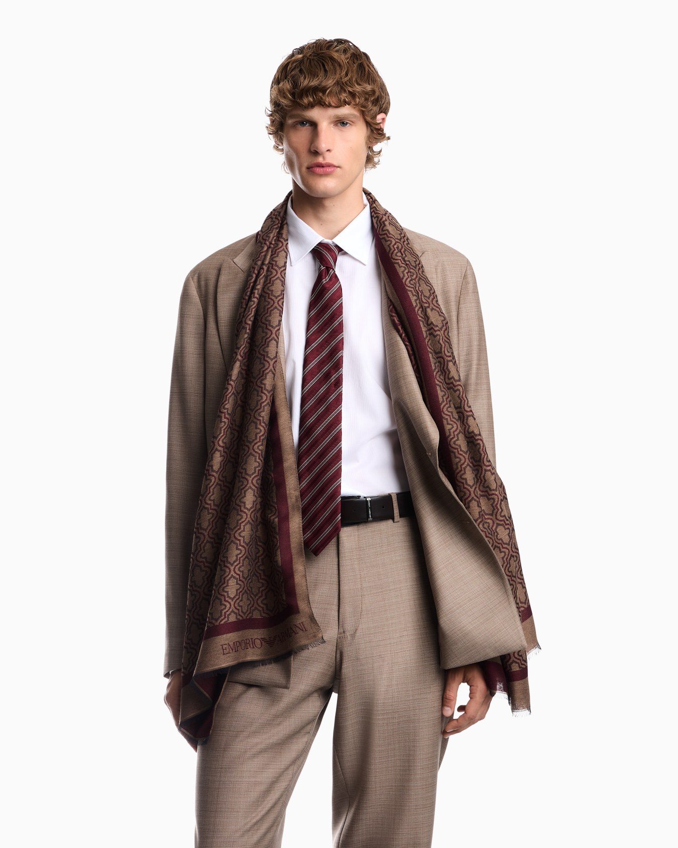 Stole in viscose and modal with a geometric pattern Slide 2