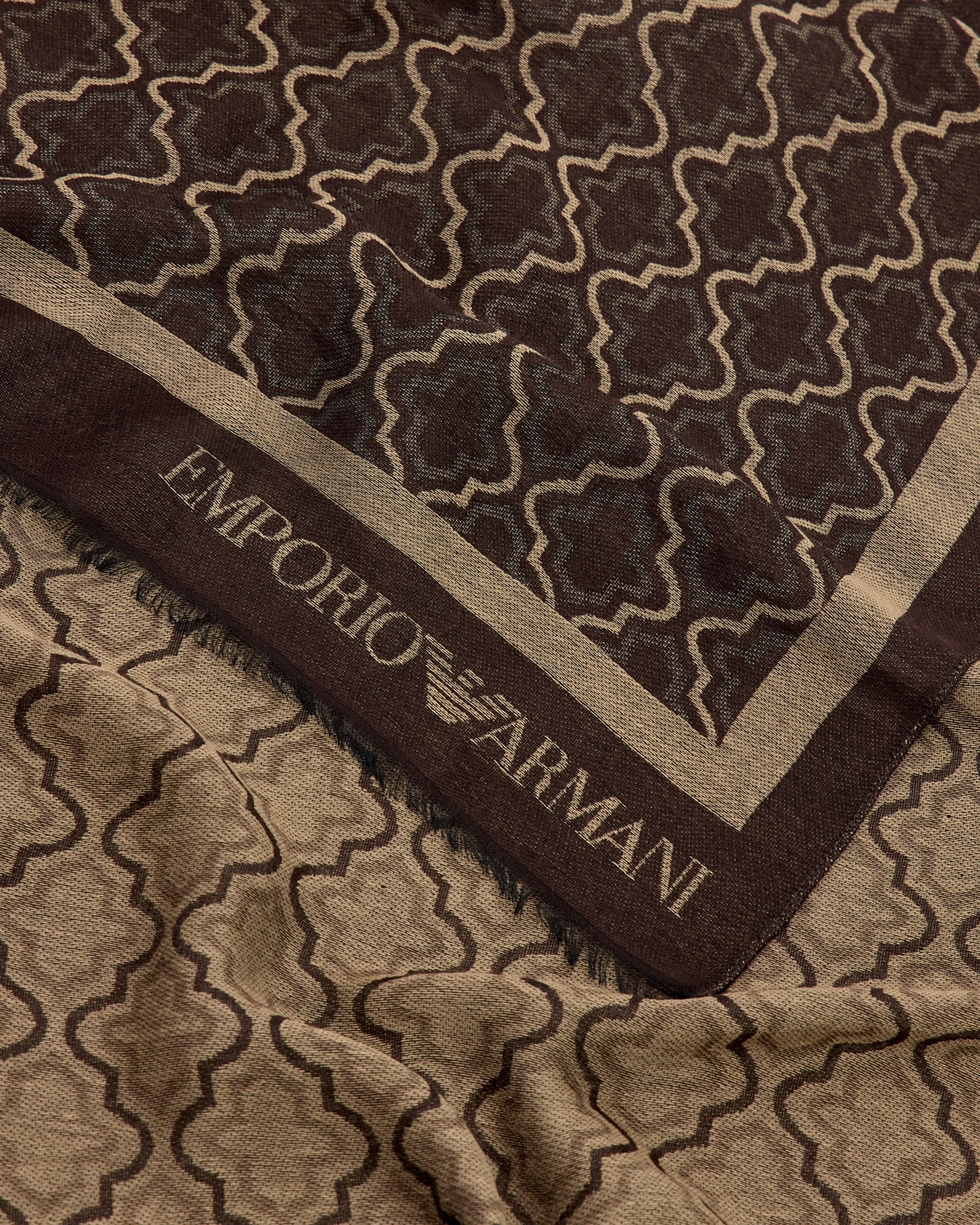 Stole in viscose and modal with a geometric pattern Slide 1