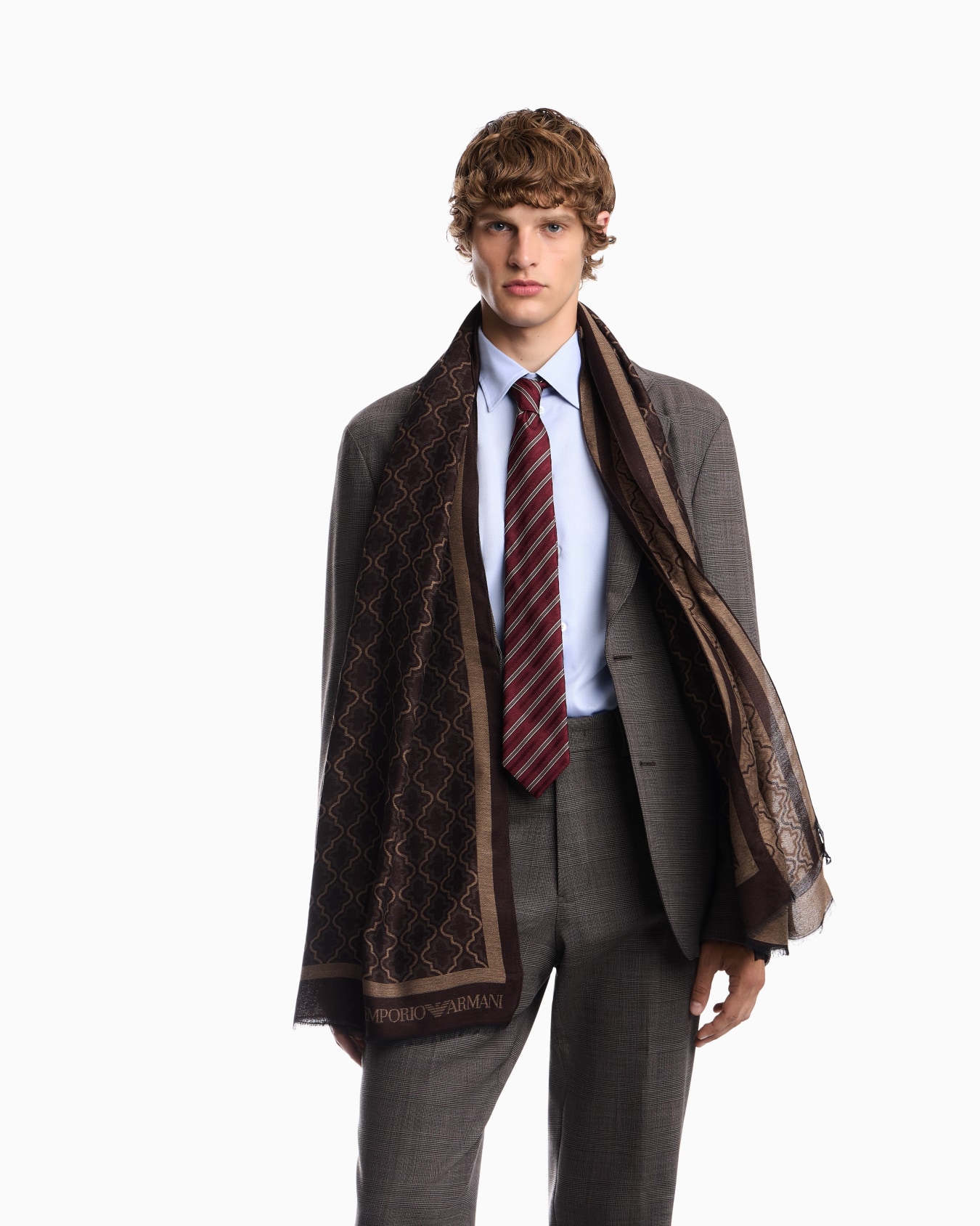 Stole in viscose and modal with a geometric pattern Slide 2
