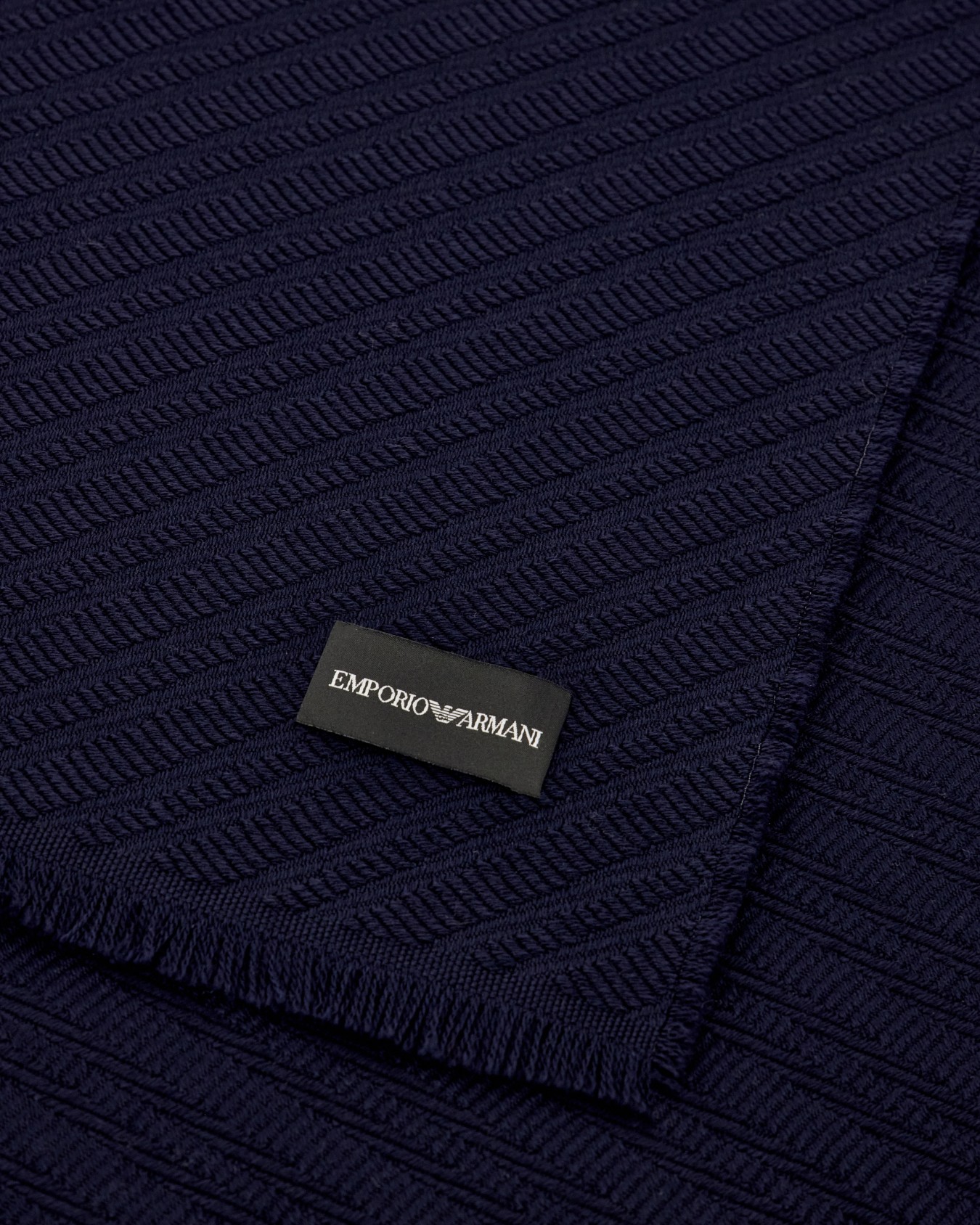 Scarf in virgin wool with diagonal pattern and fringed edges Slide 1