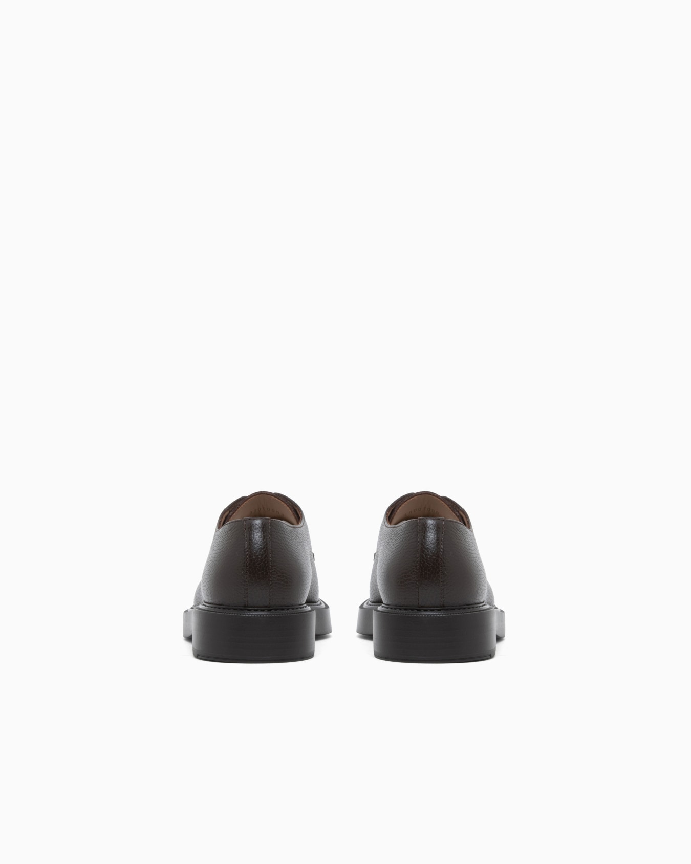 Lace-up shoes in grained leather with a rubber sole Slide 3