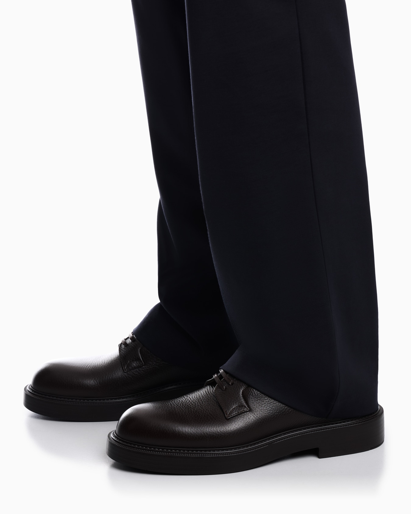 Lace-up shoes in grained leather with a rubber sole Slide 6