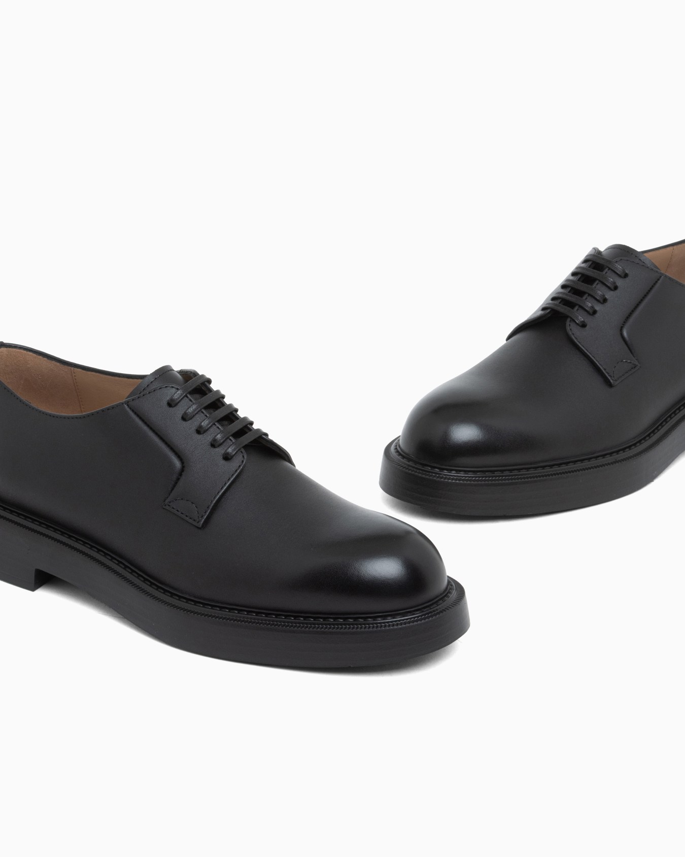 Lace-up derby shoes with smooth leather and rounded toe Slide 4