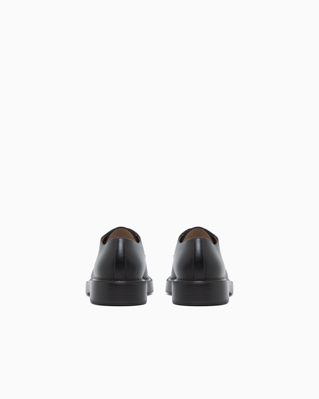 Lace-up derby shoes with smooth leather and rounded toe Slide 3