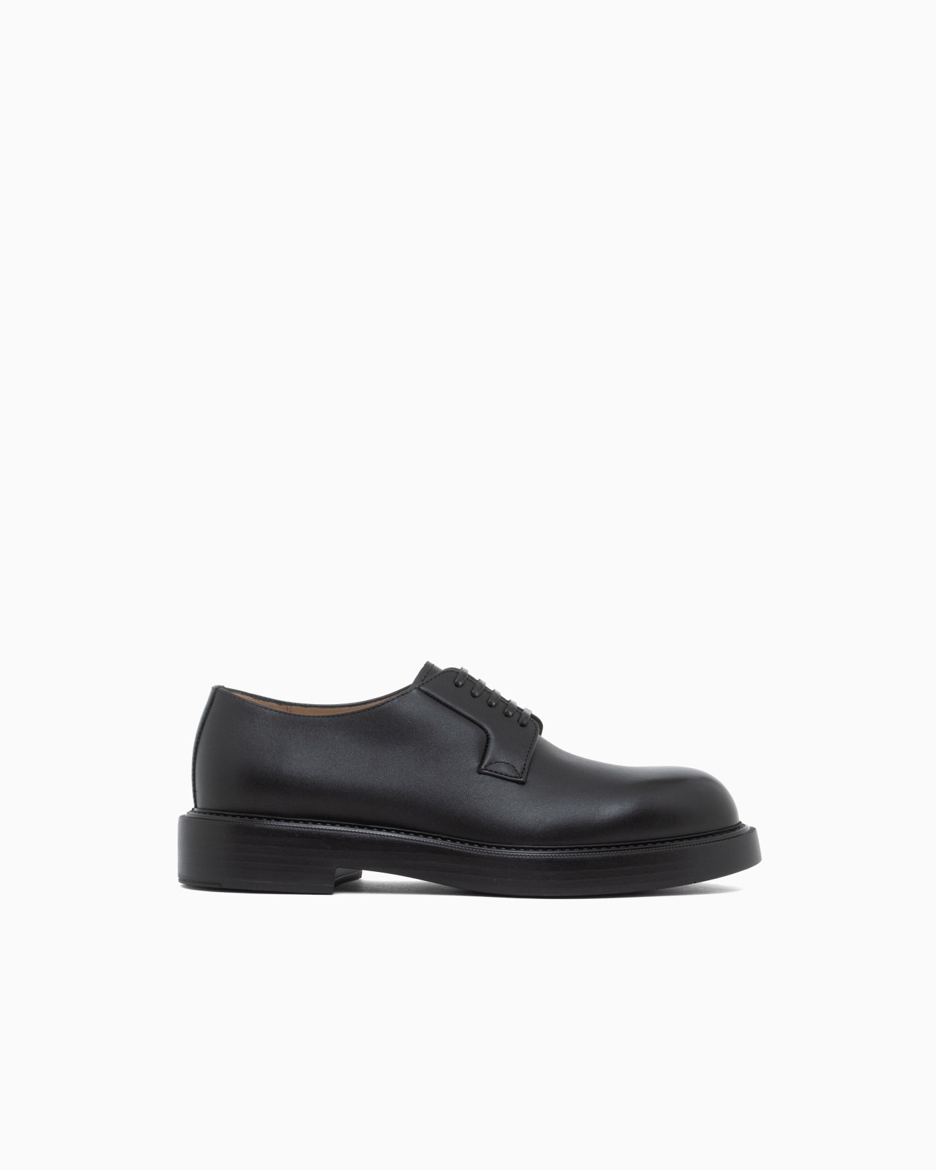 Lace-up derby shoes with smooth leather and rounded toe Slide 0