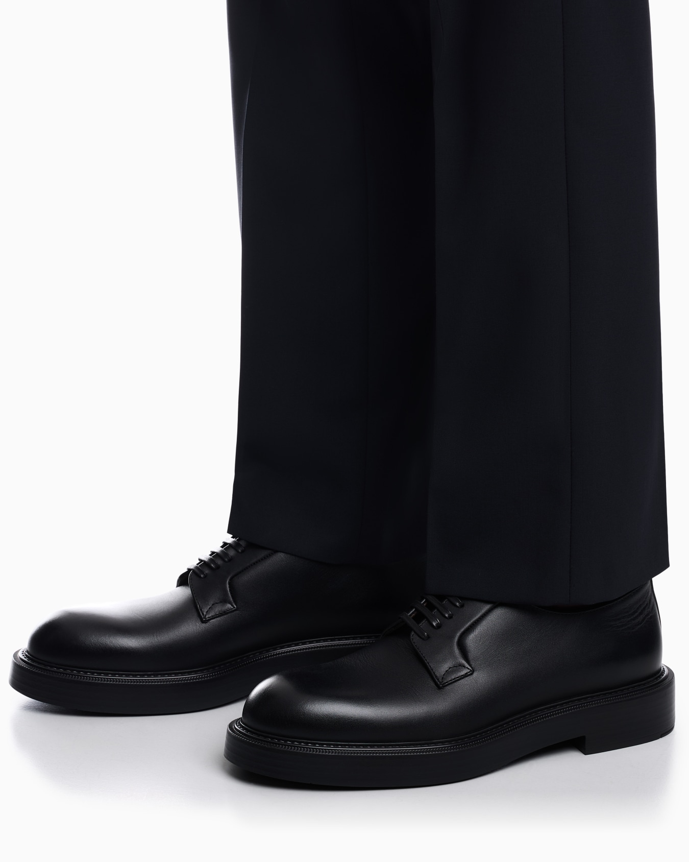 Lace-up derby shoes with smooth leather and rounded toe Slide 6