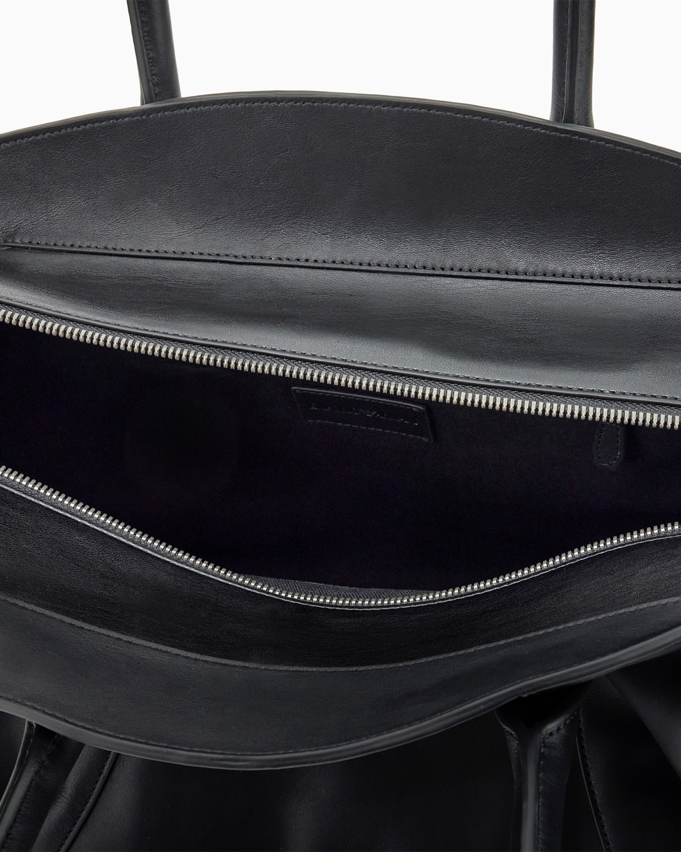 Leather tote bag with rounded handles and a smooth finish Slide 3