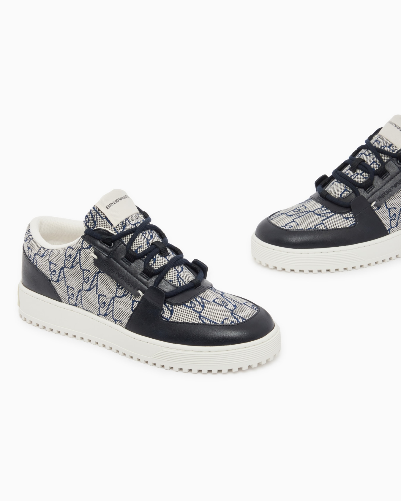 Sneakers in canvas with a logo pattern and lace-up closure Slide 4