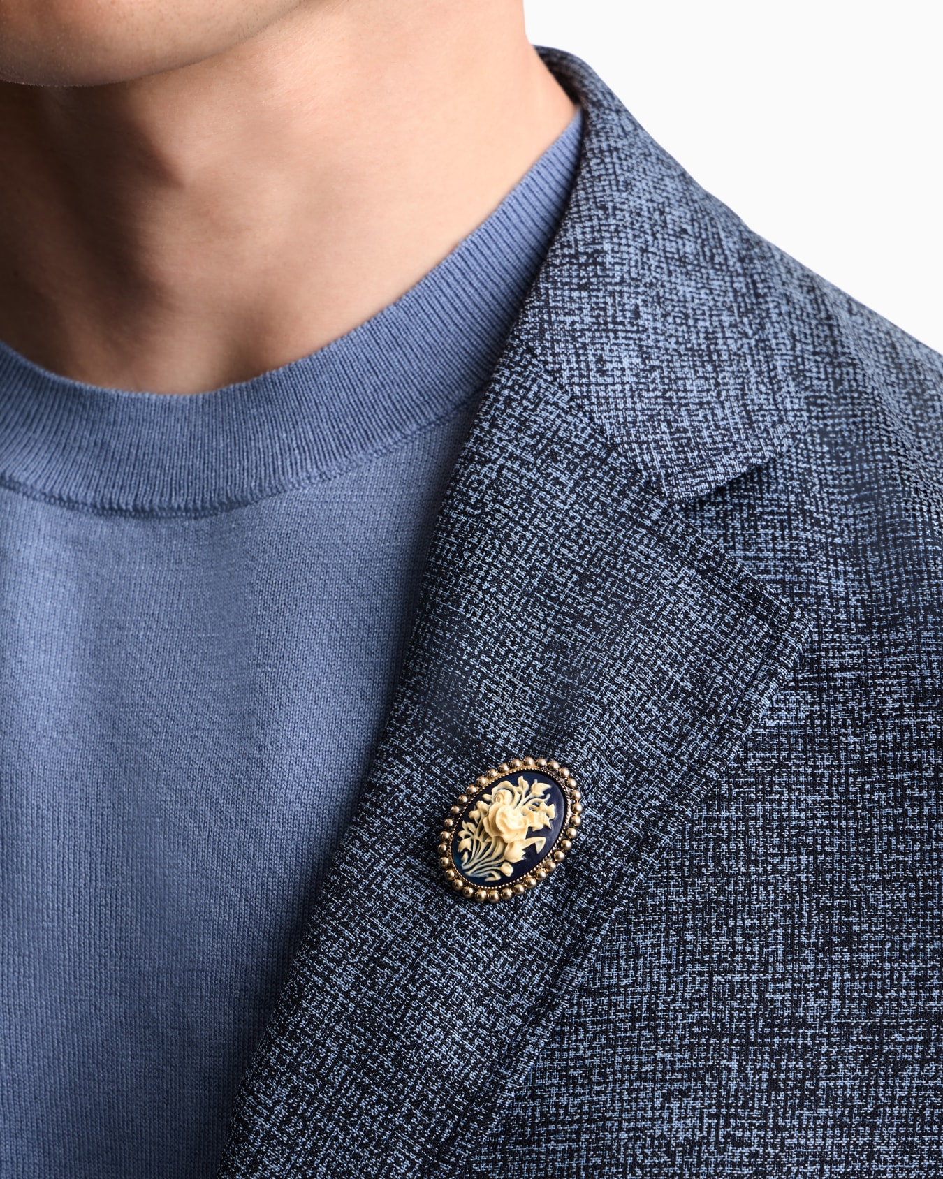 Brooch with a vintage-style oval cameo and female profile 슬라이드 2