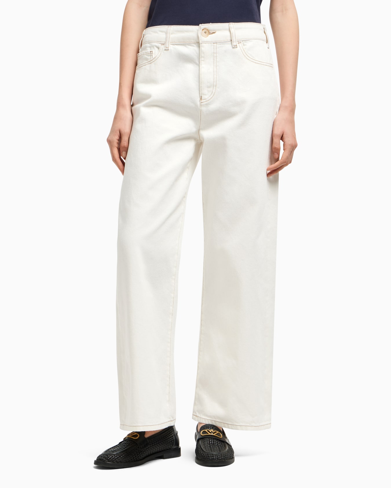 J33 mid-rise, cropped wide-leg jeans in garment-dyed bull Slide 3