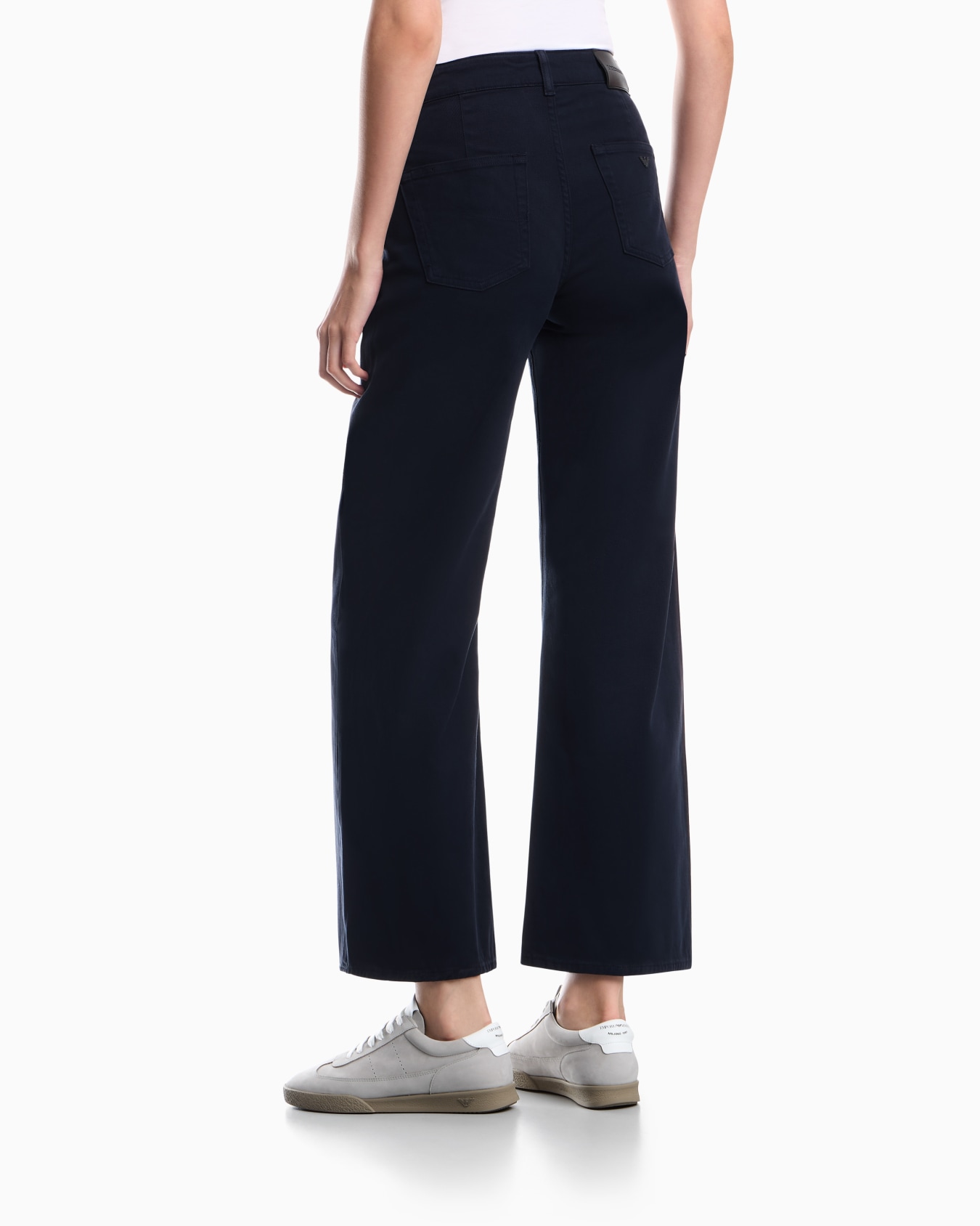 J33 Mid-rise, cropped wide-leg jeans in garment-dyed stretch drill Slide 5