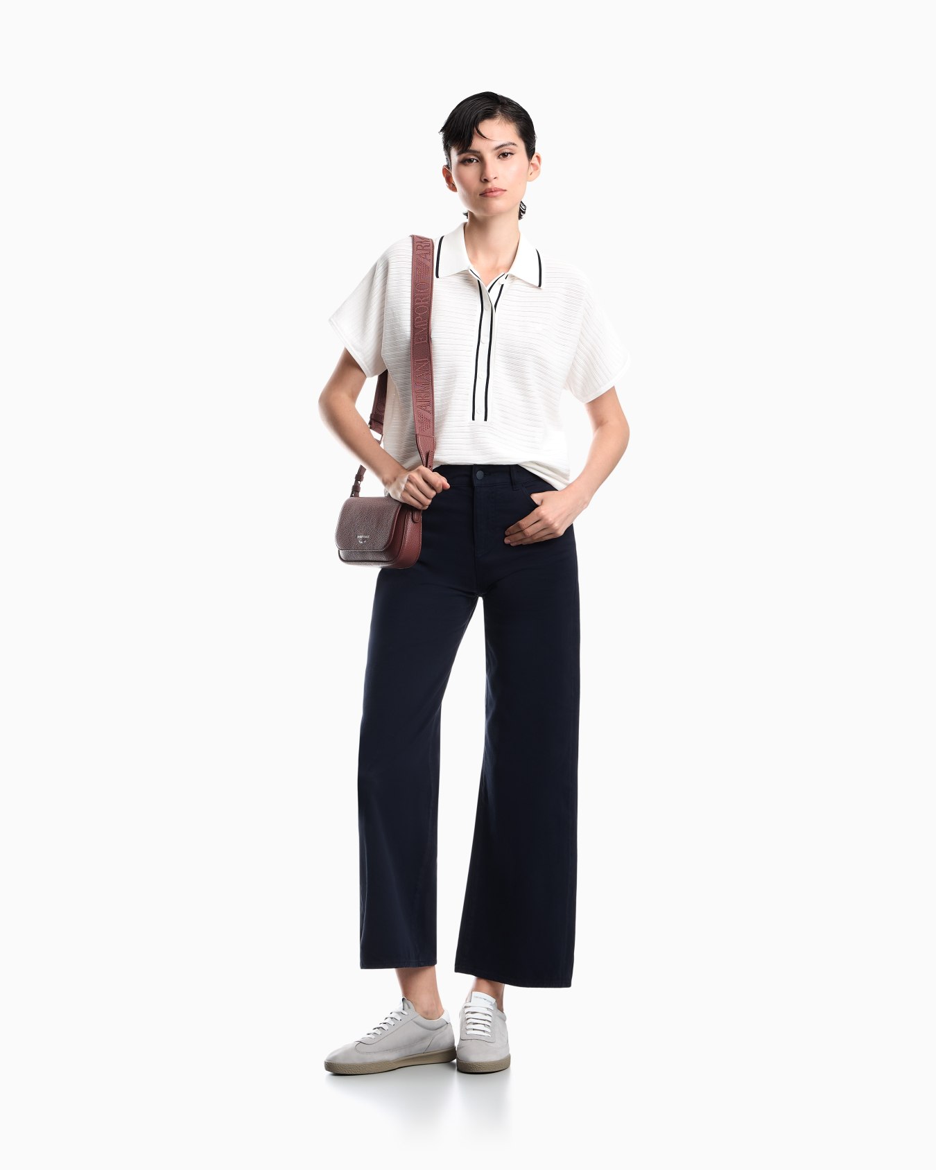 J33 Mid-rise, cropped wide-leg jeans in garment-dyed stretch drill Slide 1
