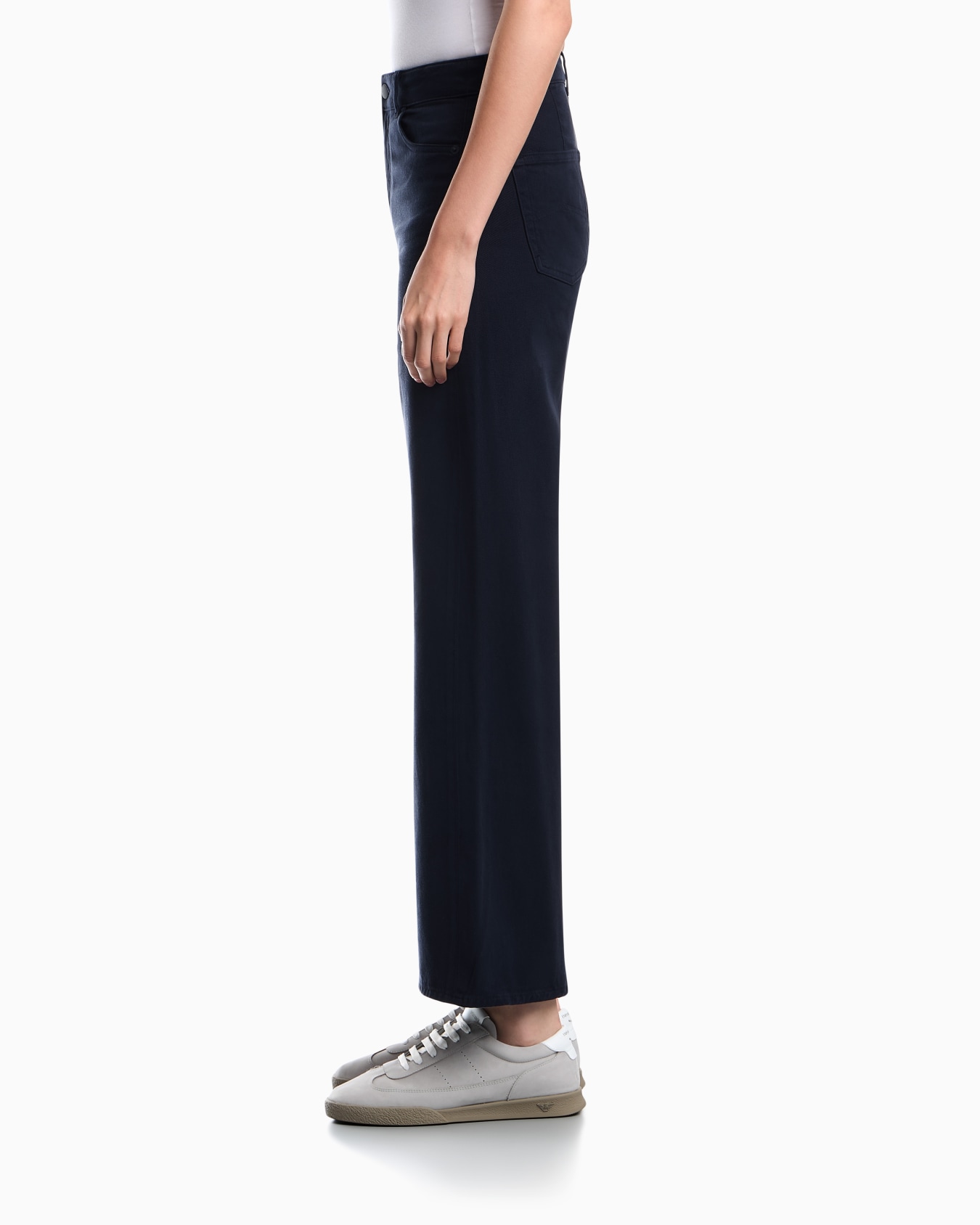 J33 Mid-rise, cropped wide-leg jeans in garment-dyed stretch drill Slide 7