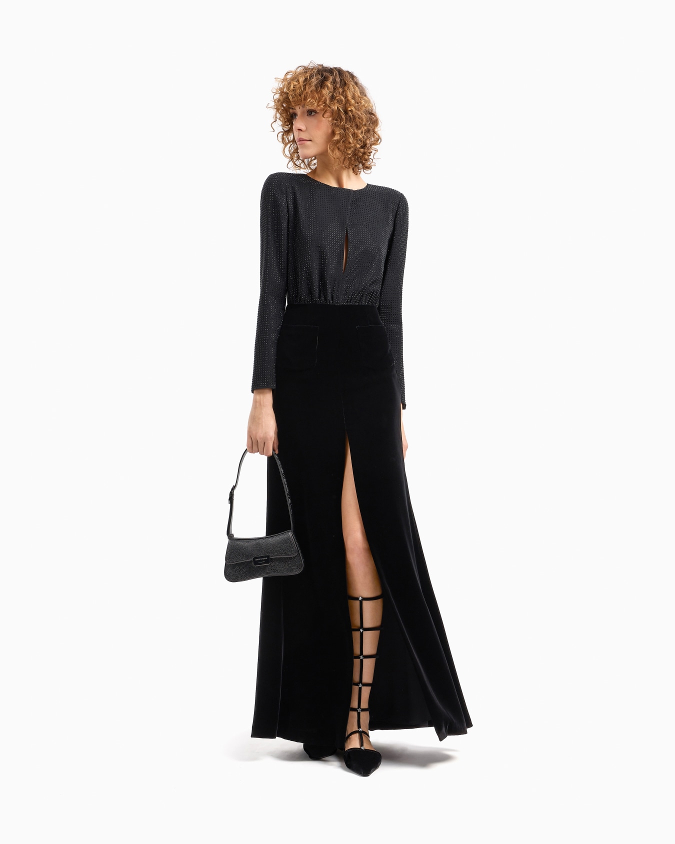 Vestido largo de cady con strass y terciopelo Diapositiva 2