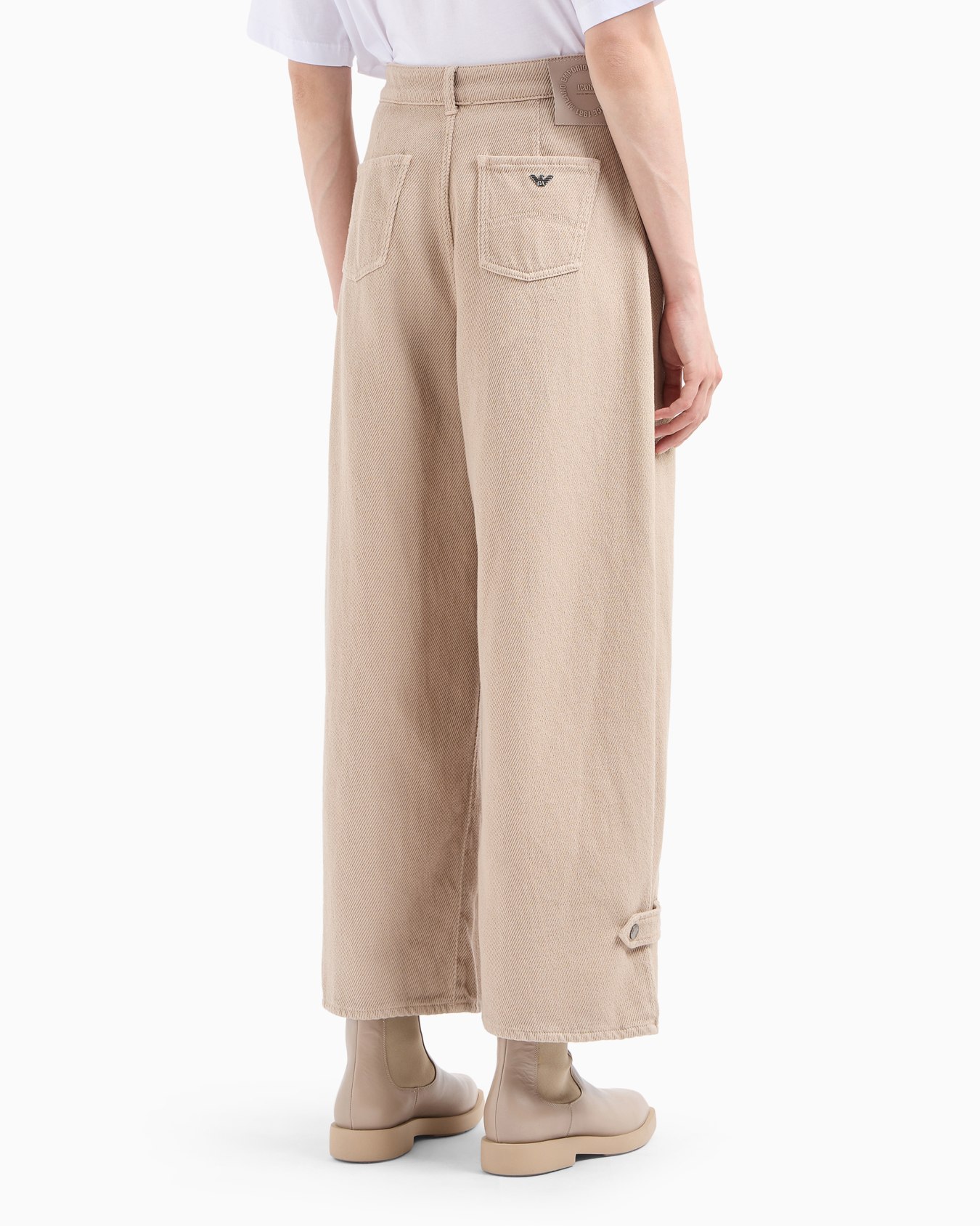 Icon high-waisted drill jeans with a wide leg and pleats Slide 3