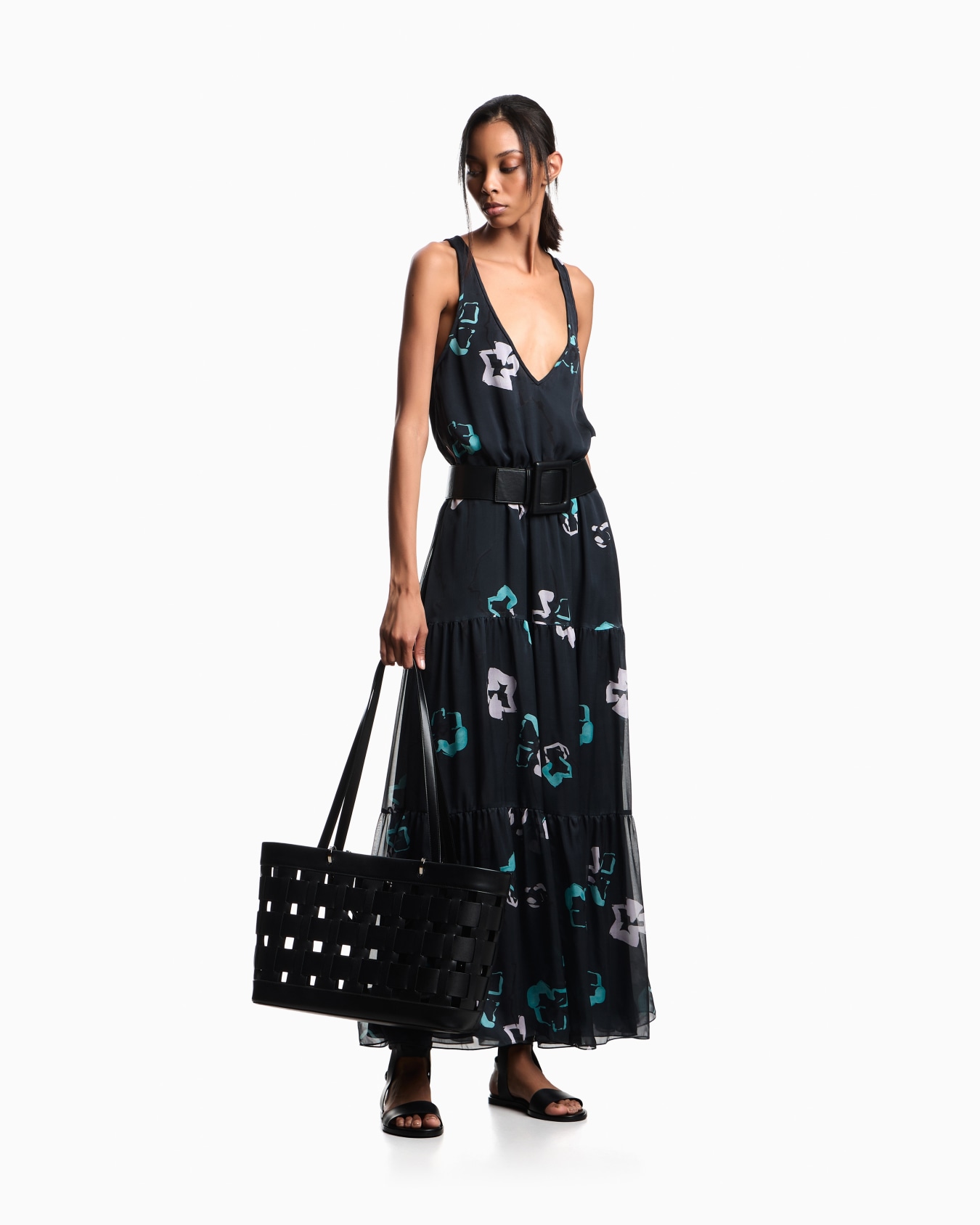 Tote bag with woven design double handles and pouch Slide 5