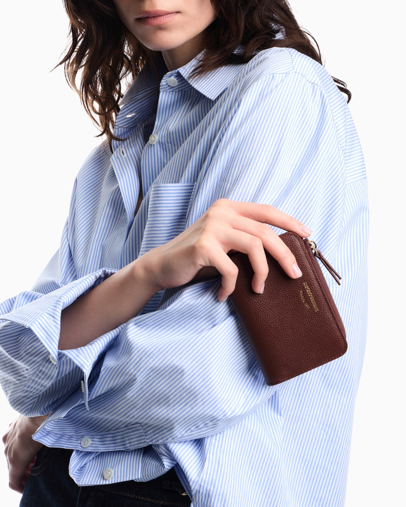 Textured leather billfold wallet with zip-around closure Slide 3