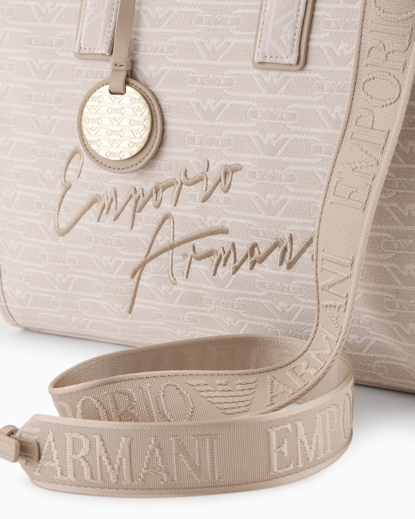 Bolso shopper mediano en lona de tejido jacquard con monograma integral Diapositiva 4